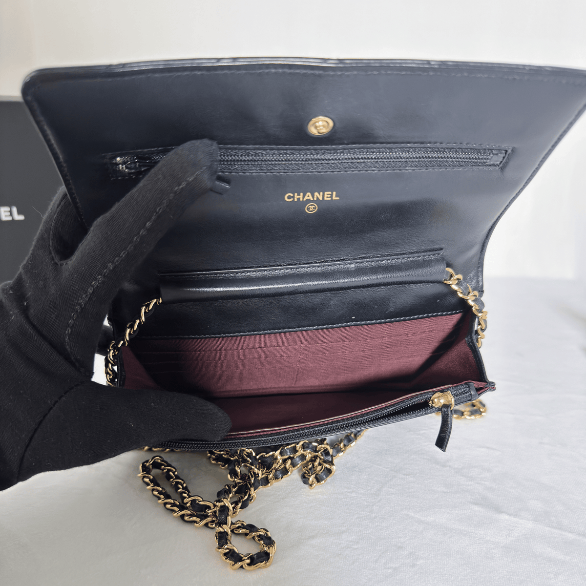 CHANEL - WALLET ON CHAIN CLASSIQUE - CUIR D'AGNEAU MATELASSÉ NOIR