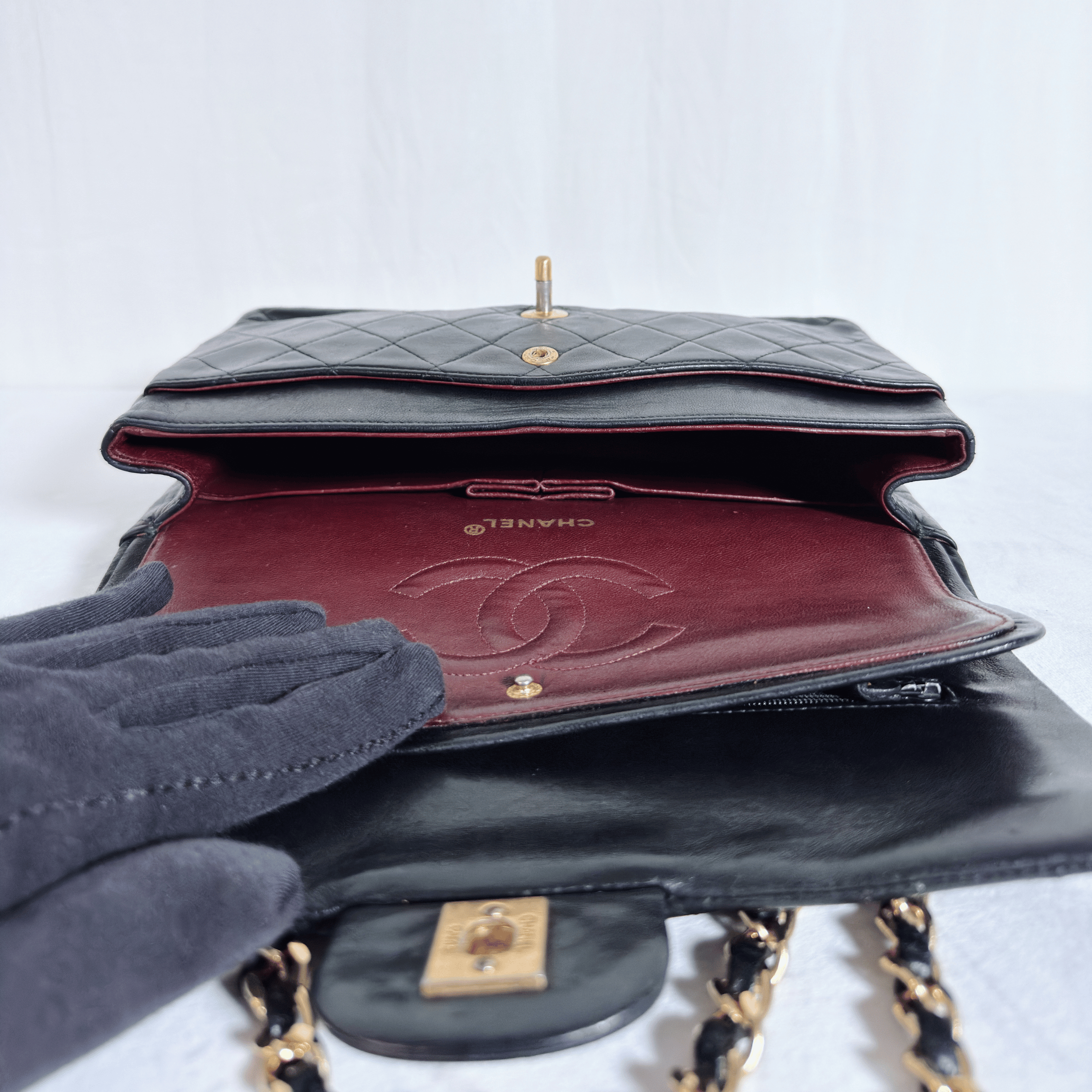SAC BANDOULIERE CHANEL CLASSIQUE FLAP 25 - CUIR AGNEAU MATELASSE NOIR VINTAGE