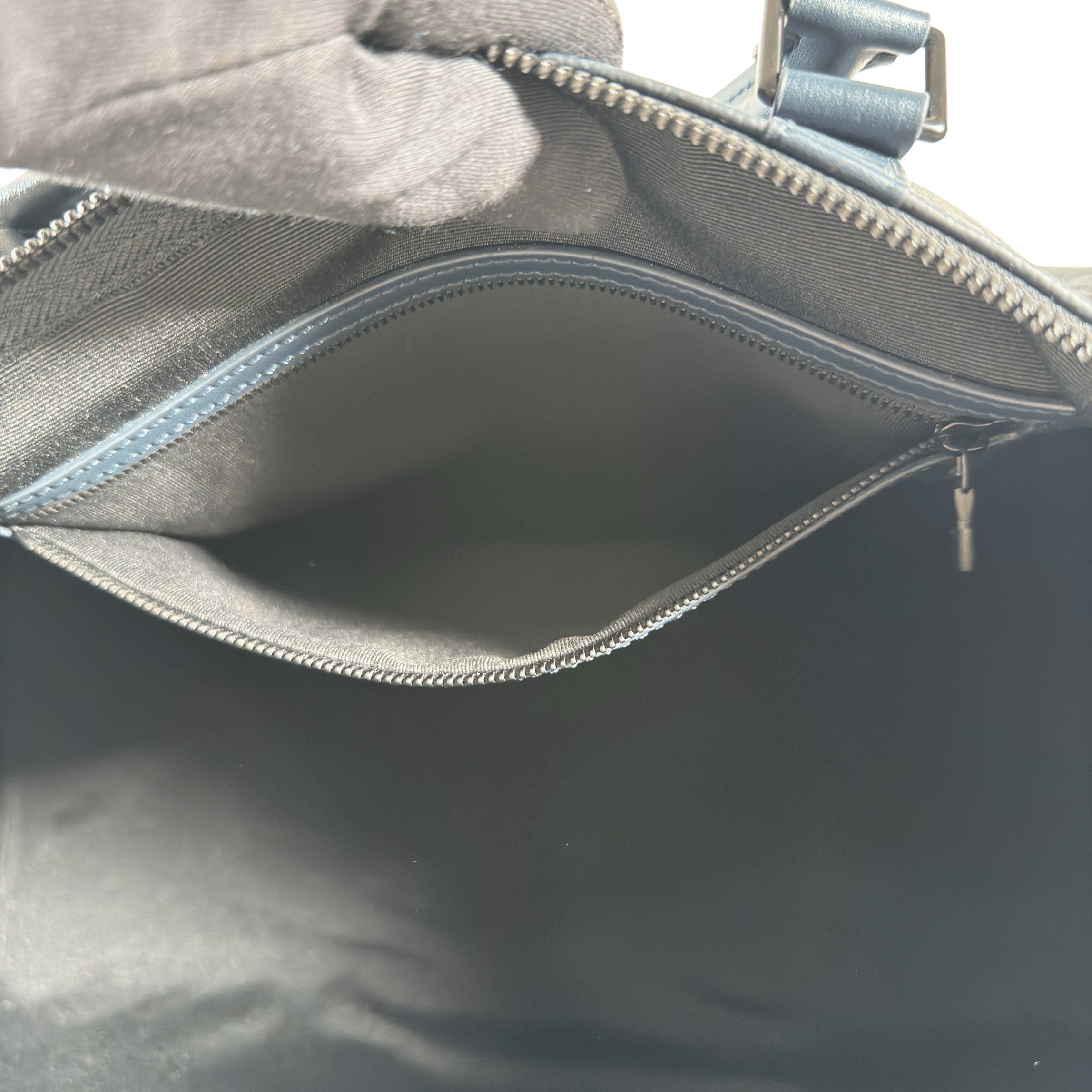 SAC DE VOYAGE LOUIS VUITTON KEEPALL BANDOULIERE 50 - CUIR MONOGRAM SHADOW M14840 - La Belle Boutique