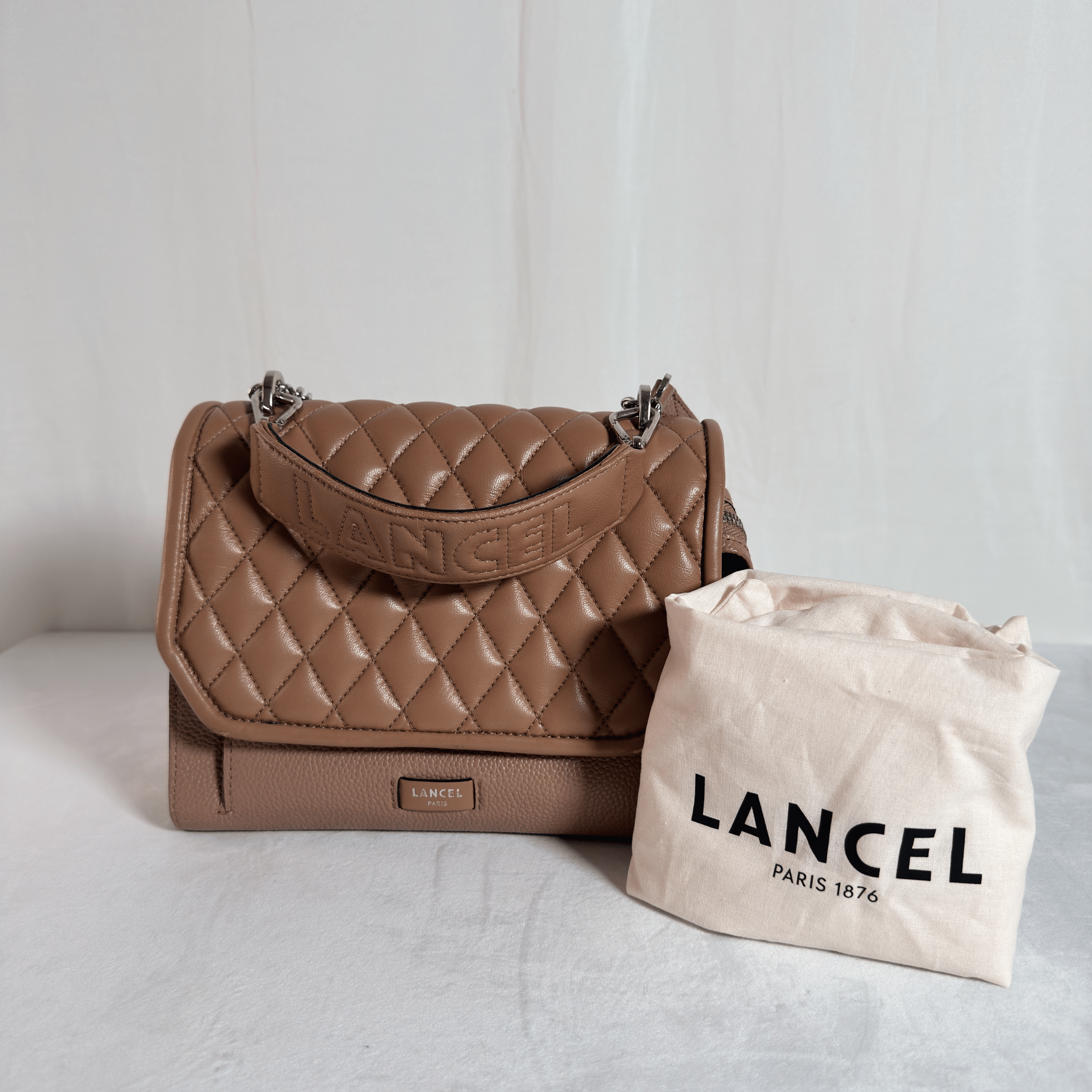 SAC BANDOULIERE LANCEL NINON S - FLAP BAG MATELASSE CAMEL - La Belle Boutique