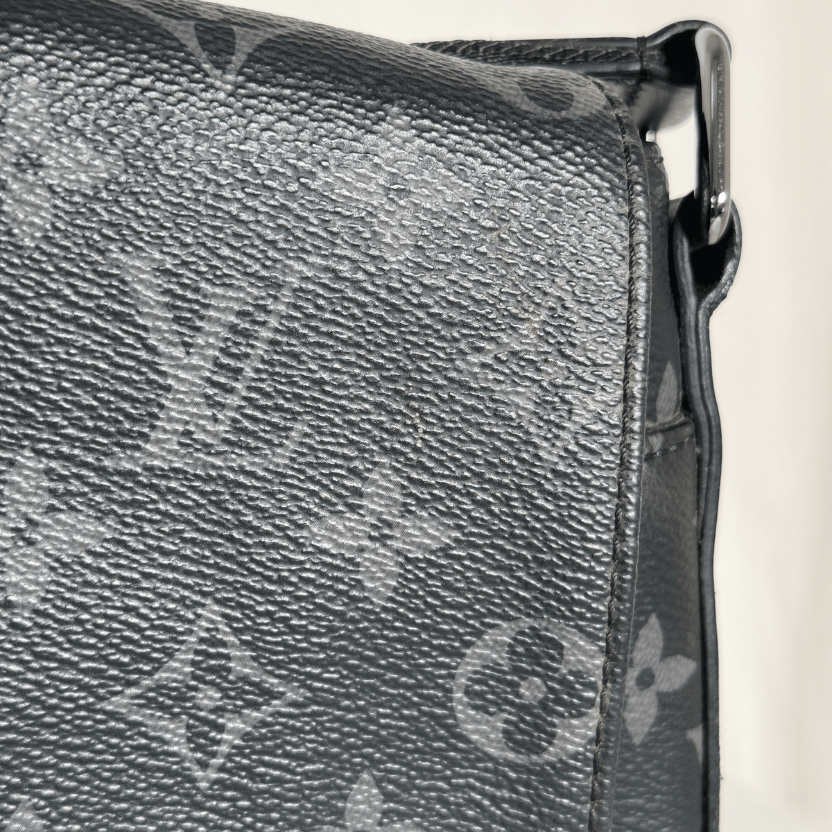 LOUIS VUITTON - DISTRICT PM - TOILE MONOGRAM ECLIPSE