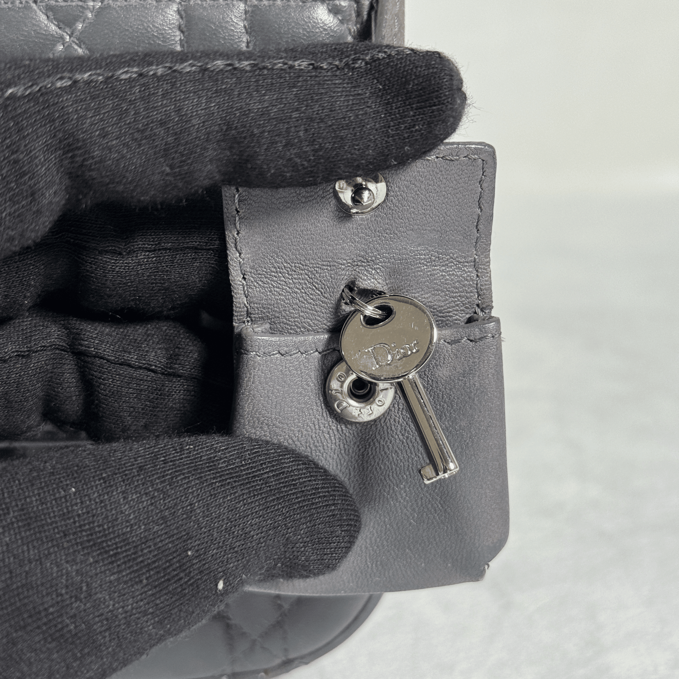 SAC PORTE EPAULE DIOR MISS PROMENADE - CUIR D'AGNEAU CANNAGE GRIS - La Belle Boutique