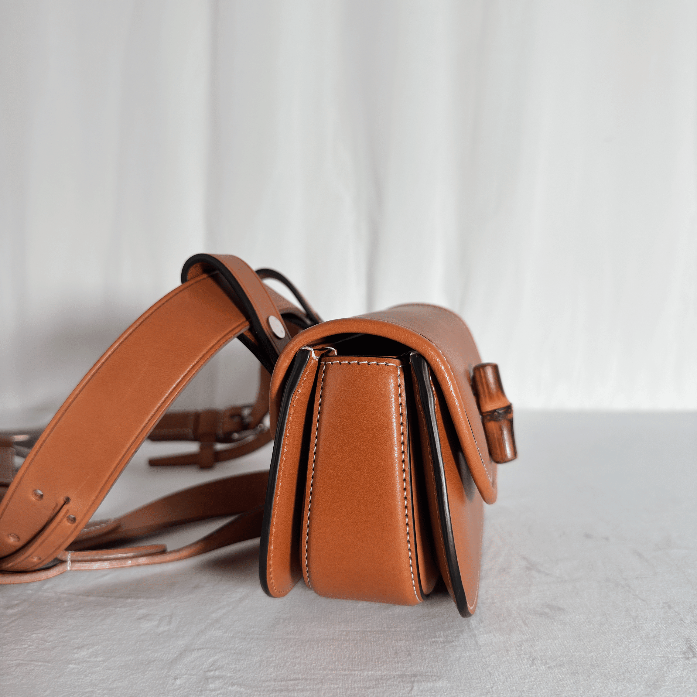 GUCCI - SAC CEINTURE BAMBOO 1947 - CUIR LISSE COGNAC - QUINCAILLERIE GUN-METAL - La Belle Boutique