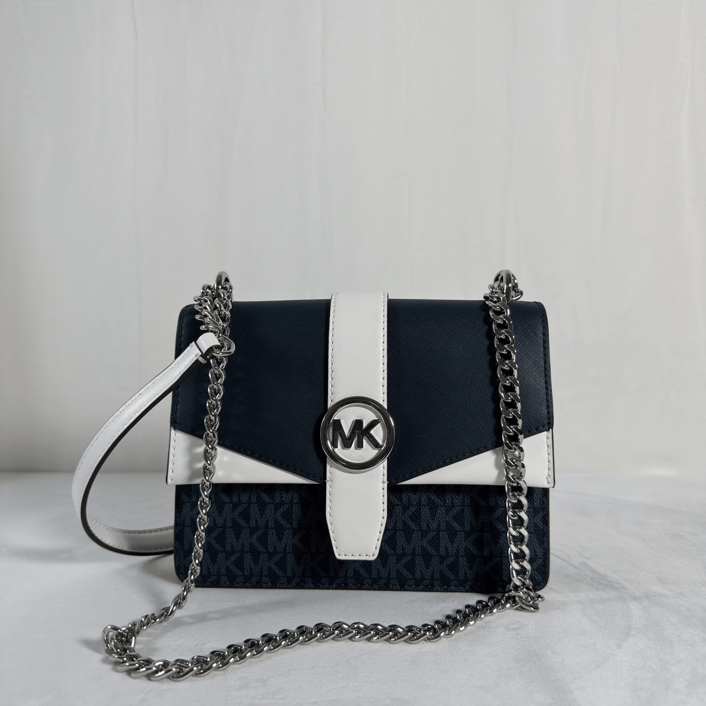 SAC BANDOULIERE MICHAEL KORS GREENWICH SMALL - TOILE NAVY/BLANC - La Belle Boutique