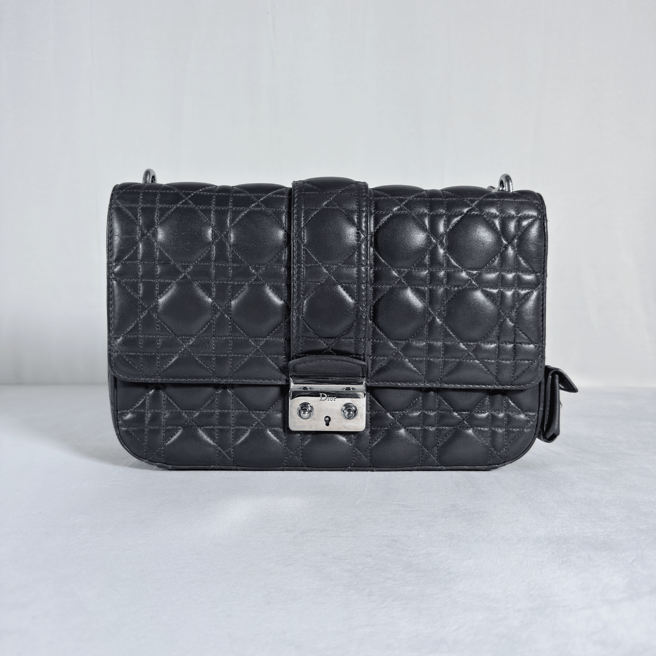 SAC PORTE EPAULE DIOR MISS PROMENADE - CUIR D'AGNEAU CANNAGE GRIS - La Belle Boutique