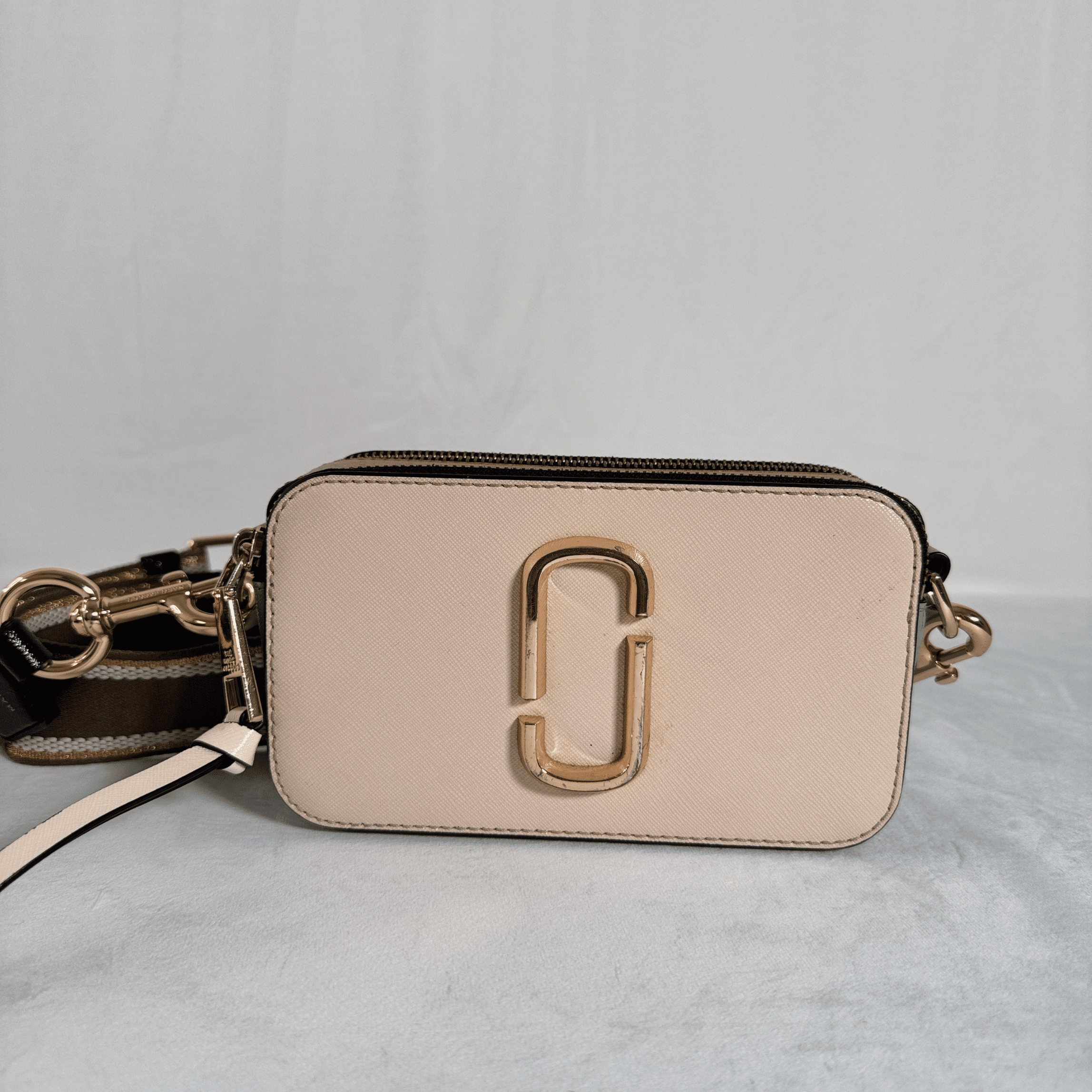 SAC MARC JACOBS THE SNAPSHOT – CUIR SAFFIANO TRICOLORE ROSE POUDRE/ VERT MENTHE / CAMEL - La Belle Boutique