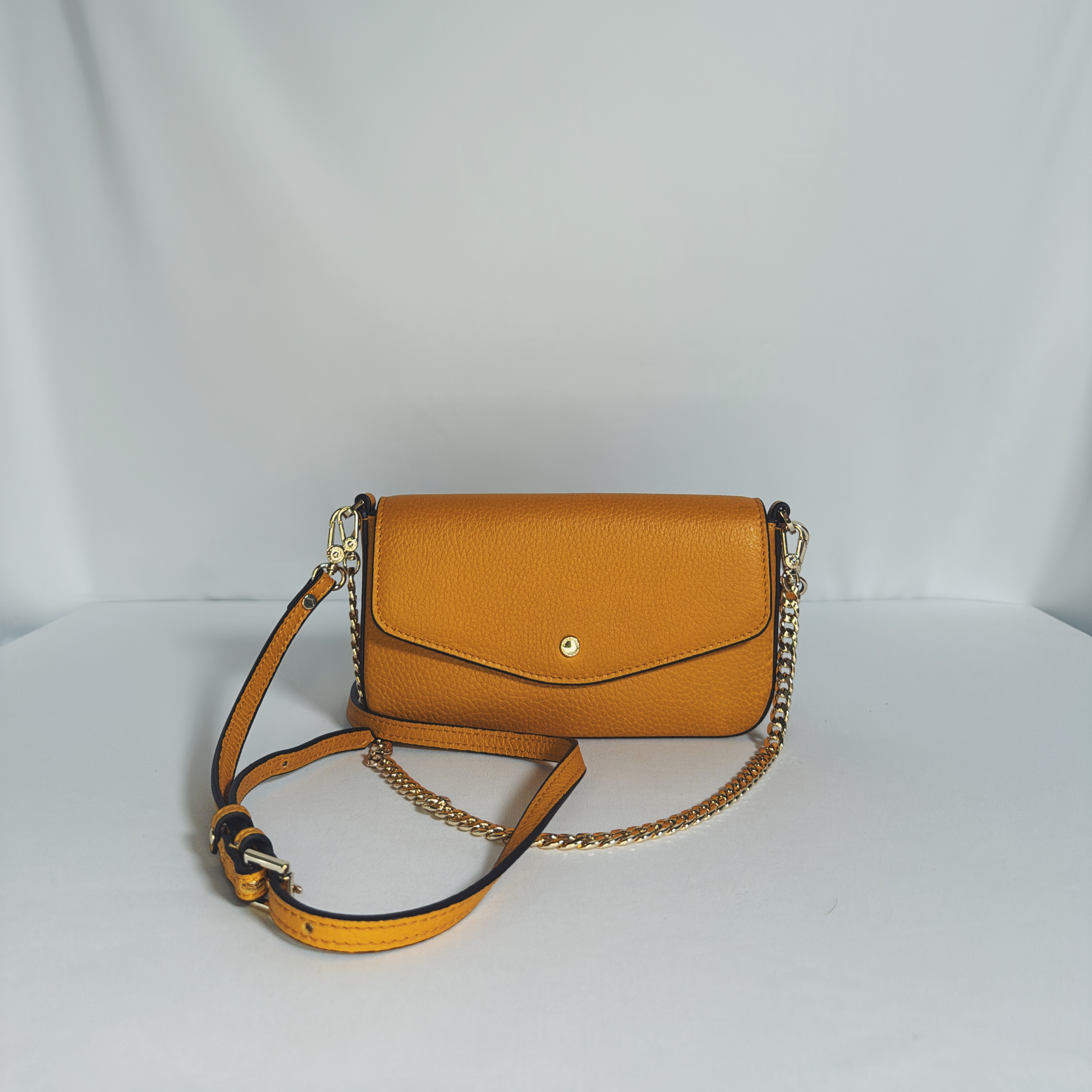 Sac pochette Pourchet Le Club safran en cuir grainé