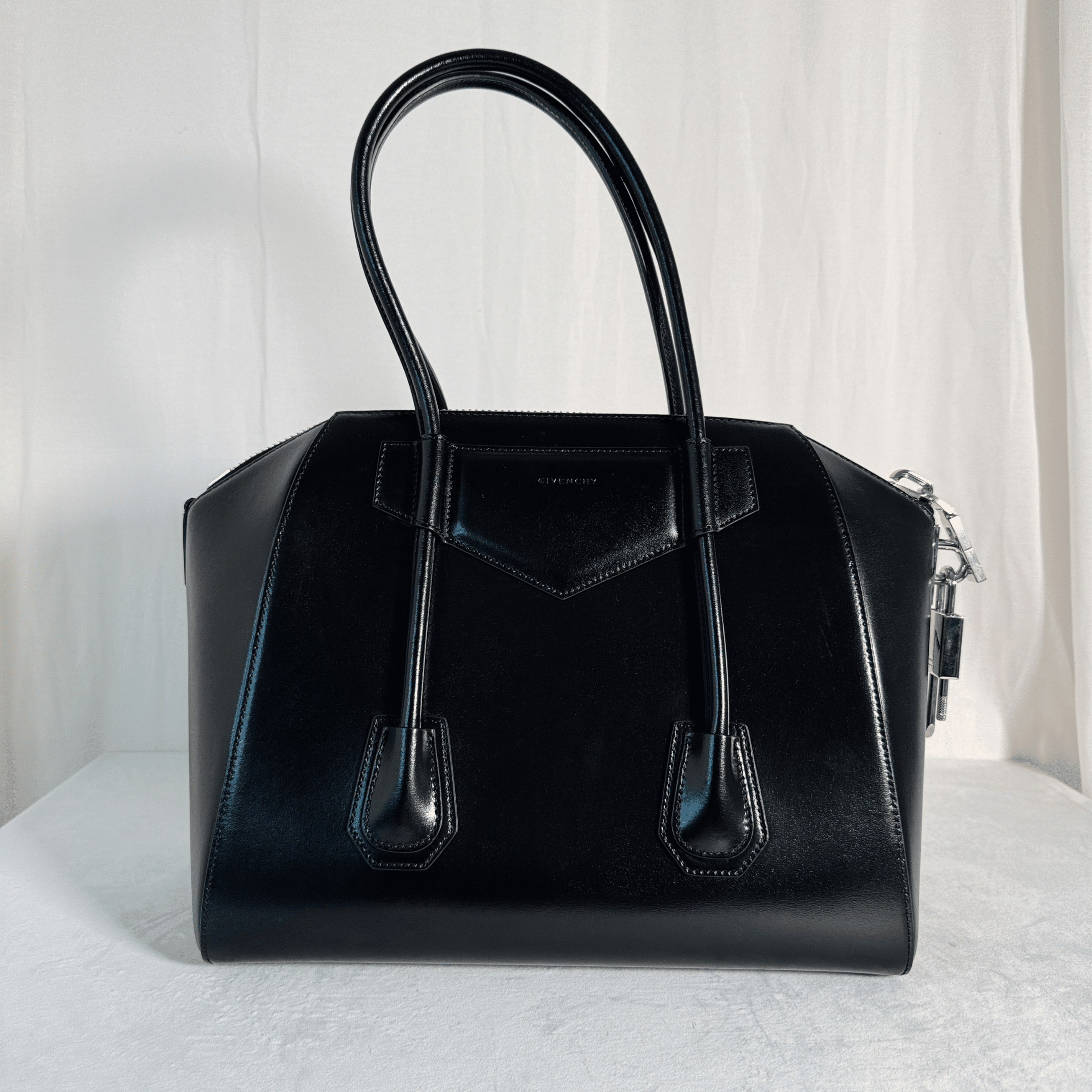 SAC GIVENCHY ANTIGONA SHOPPER LARGE - CUIR BOX NOIR - La Belle Boutique