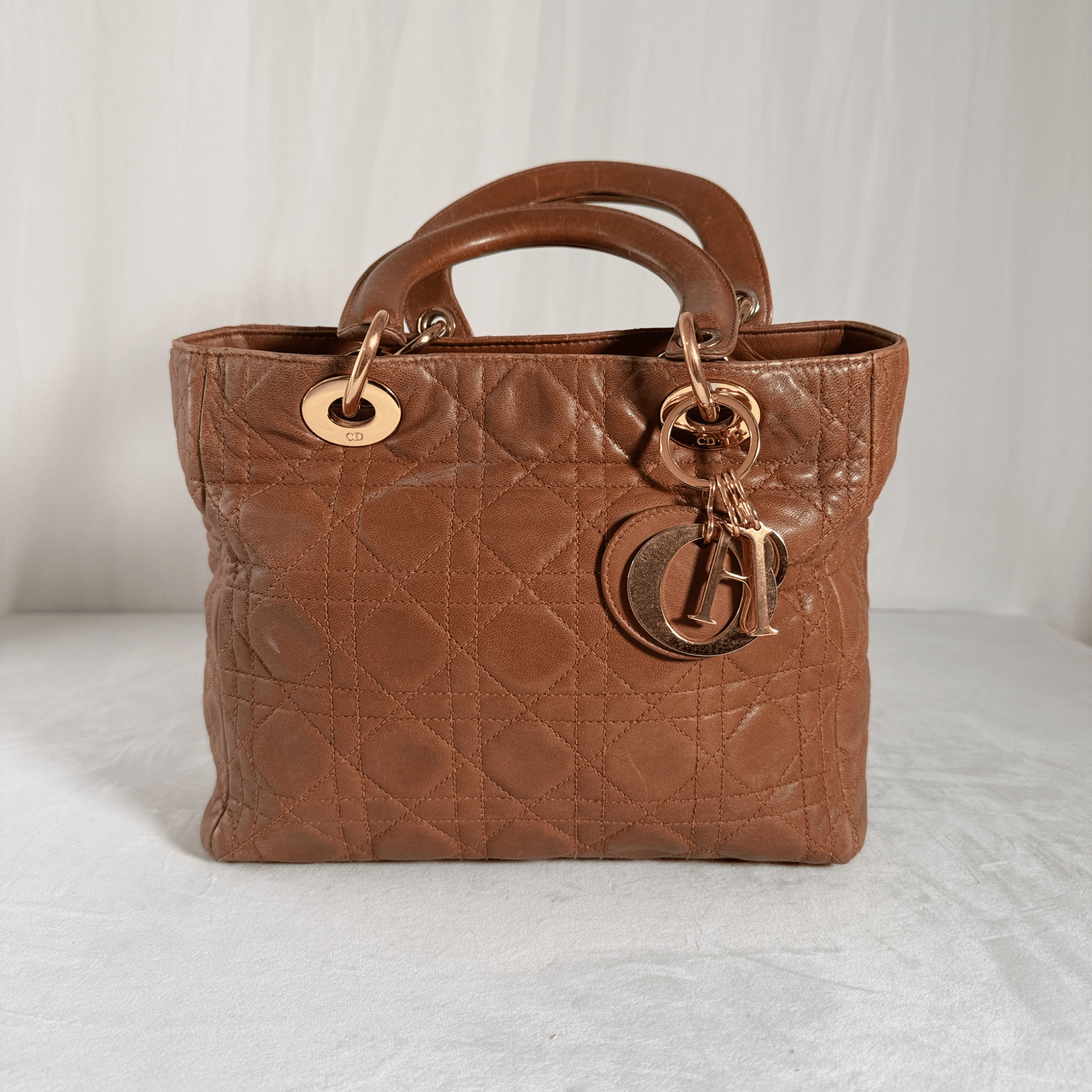 SAC CHRISTIAN DIOR LADY DIOR - CUIR AGNEAU CANNAGE CAMEL - La Belle Boutique
