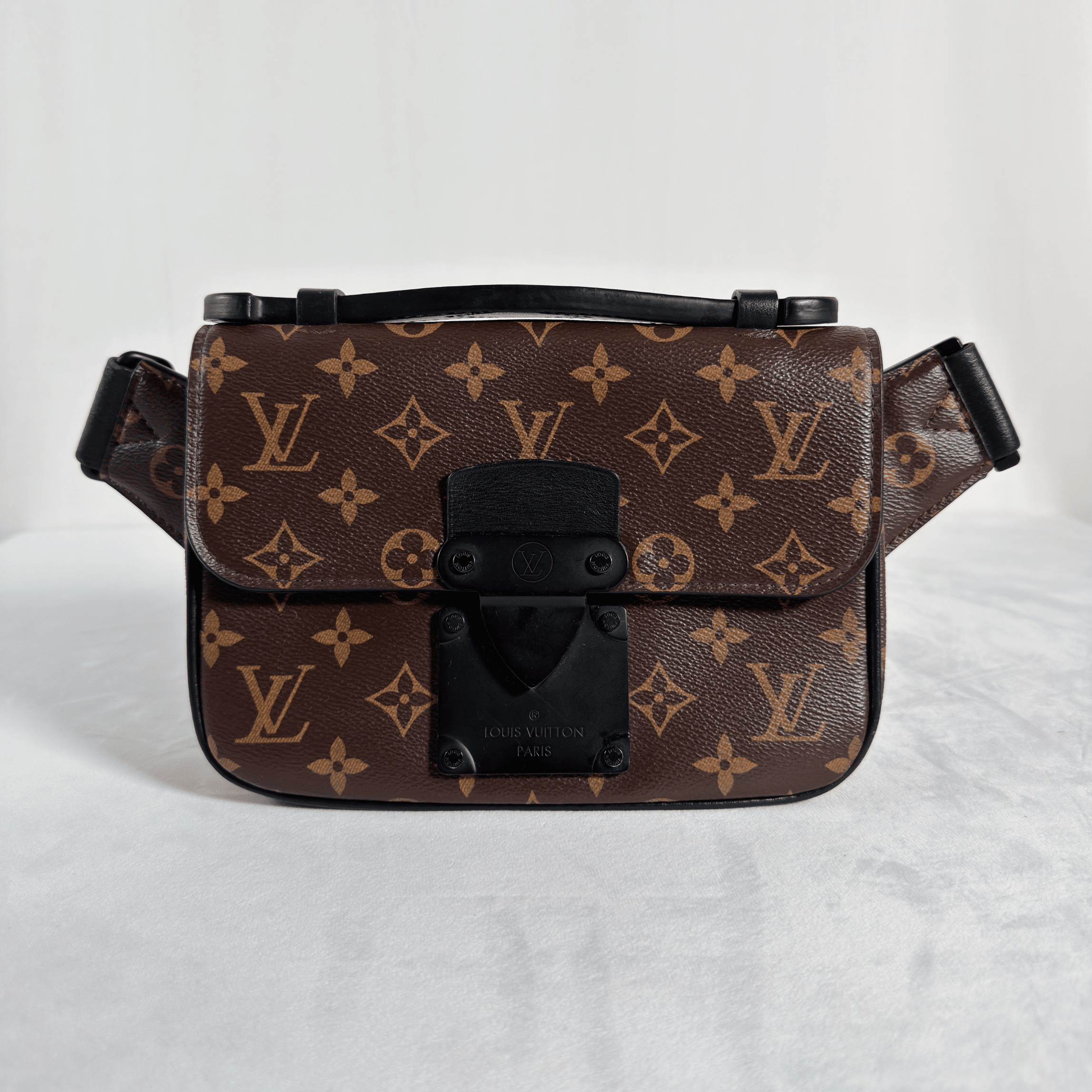 LOUIS VUITTON - S LOCK MESSENGER - TOILE MONOGRAM MACASSAR - La Belle Boutique