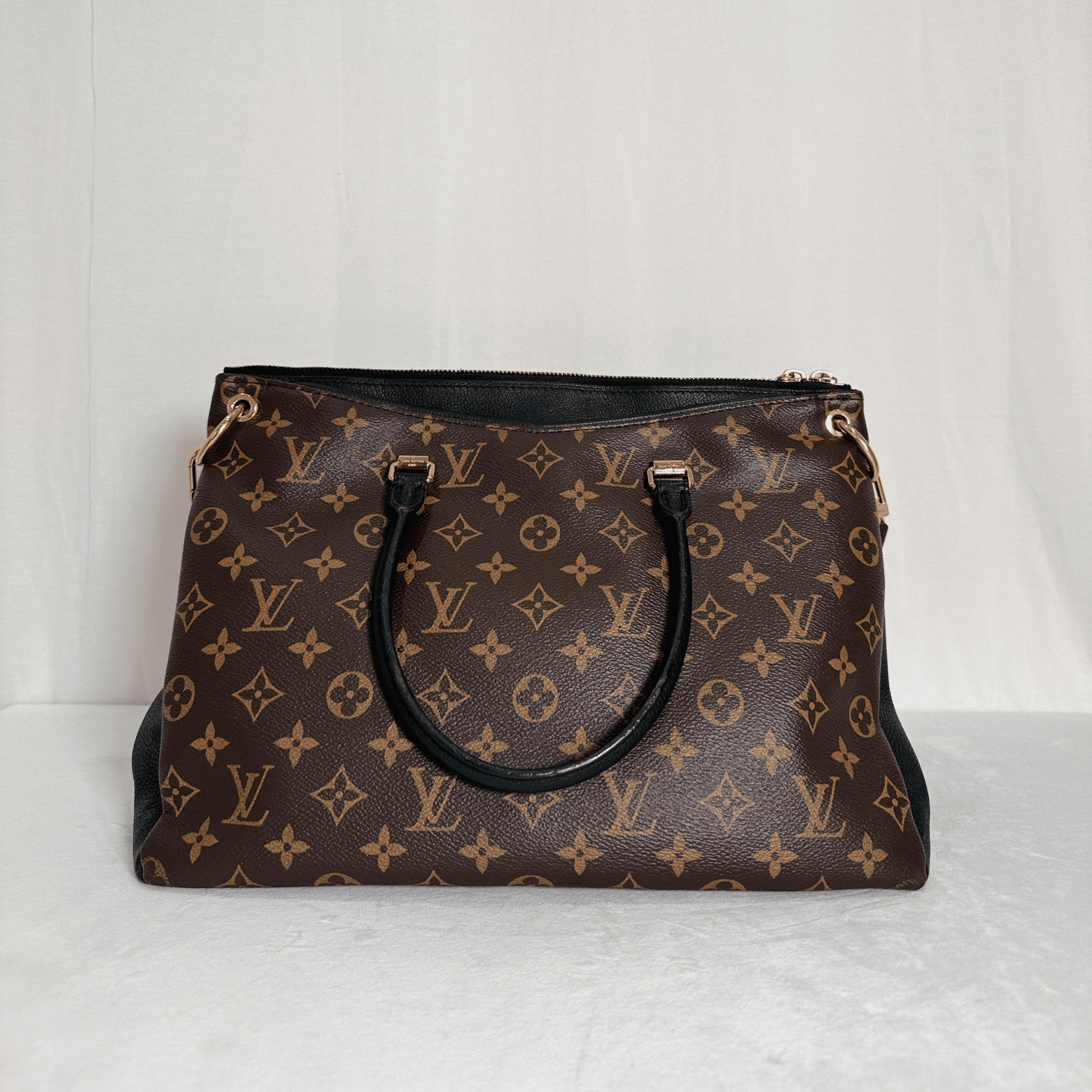 SAC LOUIS VUITTON PALLAS MM EN TOILE MONOGRAMME ET CUIR NOIR - La Belle Boutique