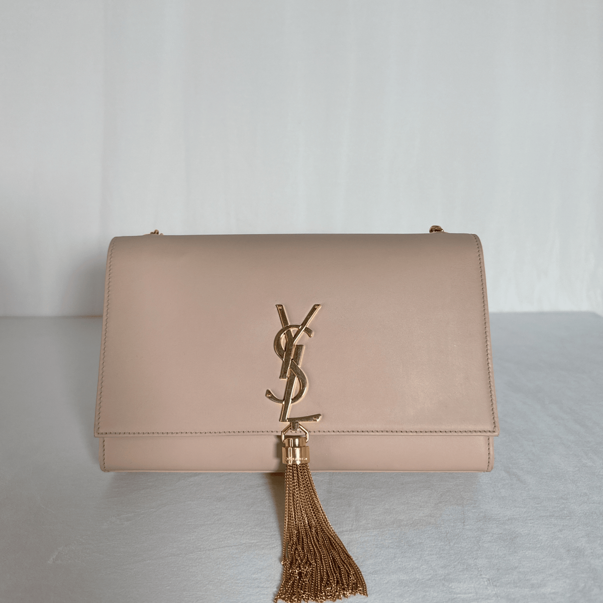 SAINT LAURENT - KATE MEDIUM TASSEL - CUIR LISSE NUDE ROSE POUDRÉ