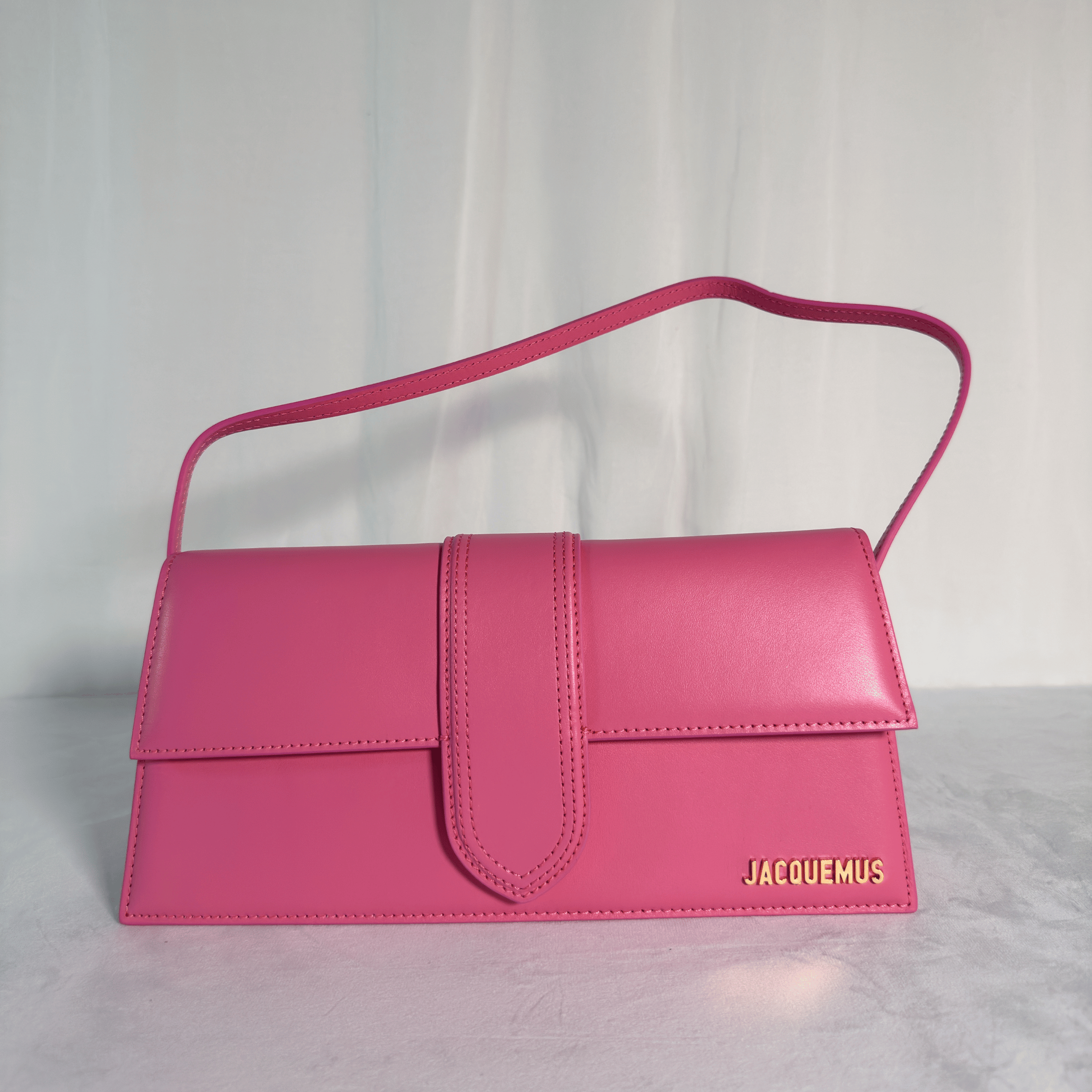 JACQUEMUS - SAC LE BAMBINO LONG - CUIR LISSE ROSE FUCHSIA