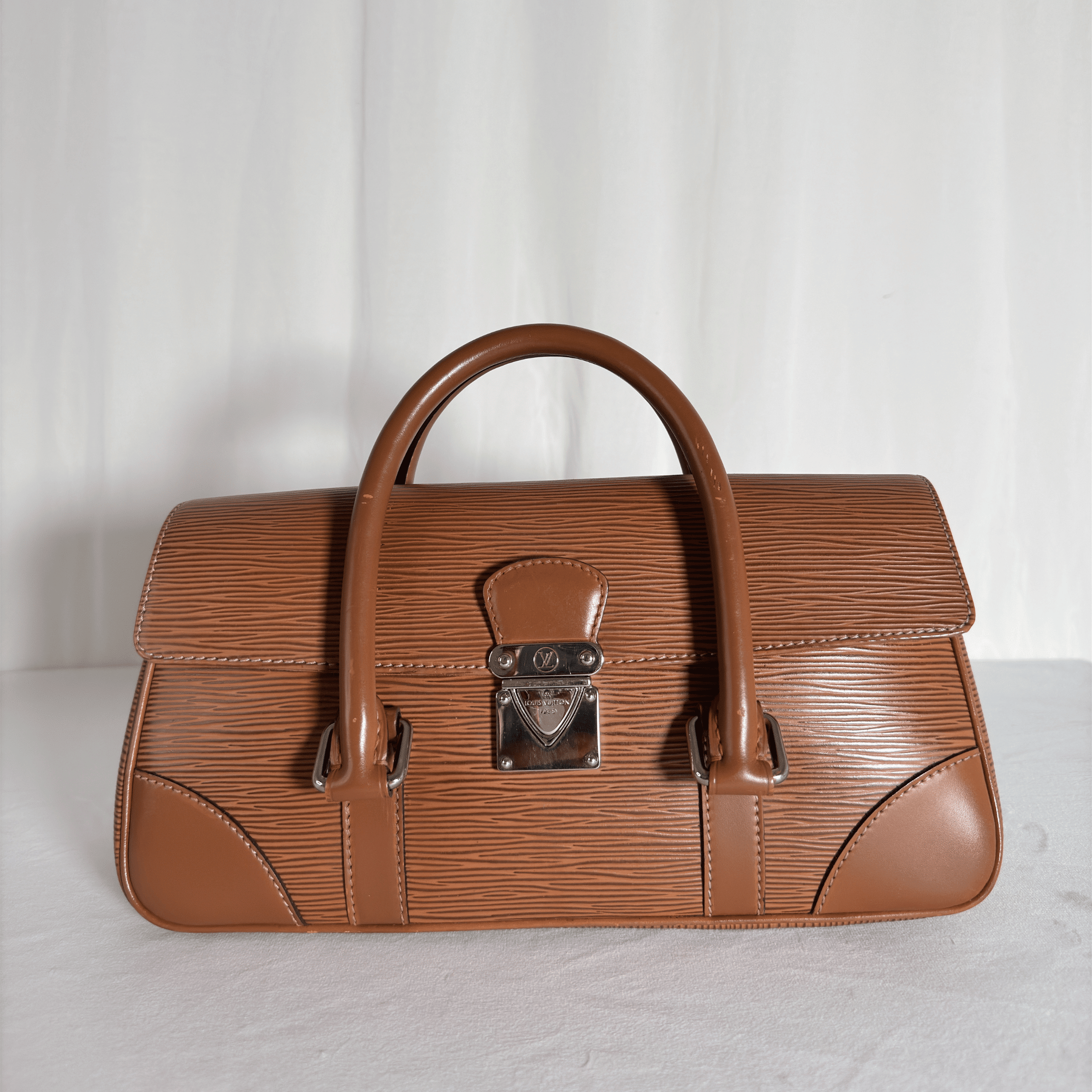 LOUIS VUITTON - SAC À MAIN SEGUR PM - CUIR ÉPI CANNELLE - La Belle Boutique