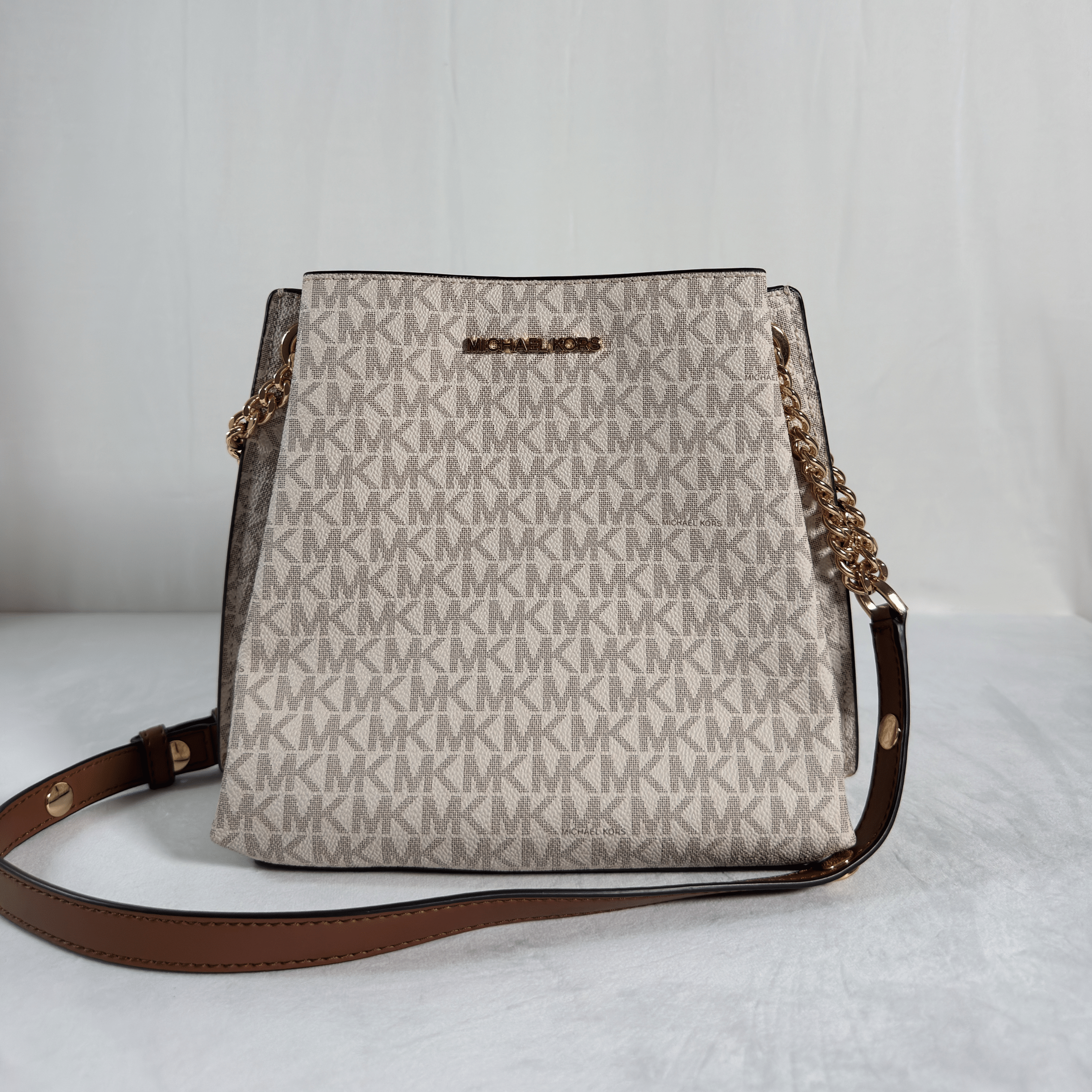 SAC BANDOULIERE MICHAEL JORS TEAGEN S - TOILE SIGNATURE MK BLANC/MARRON - La Belle Boutique