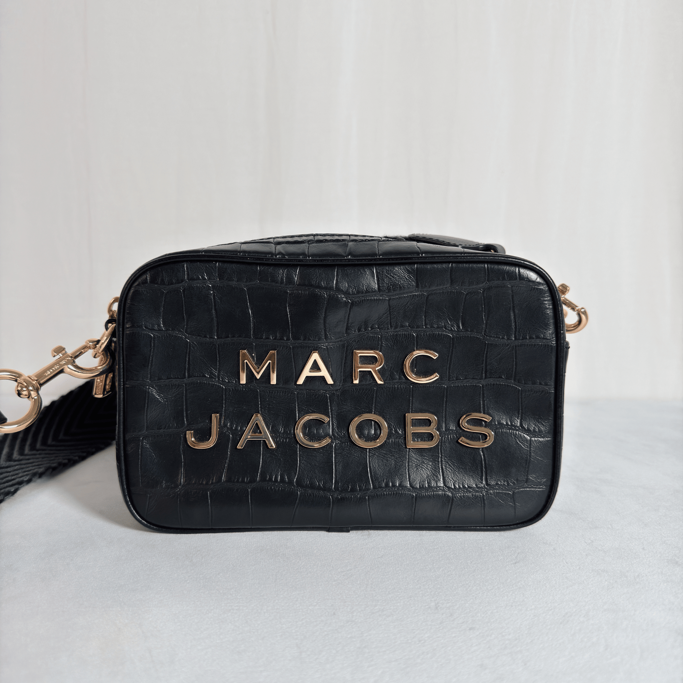 SAC BANDOULIERE MARC JACOBS THE FLASH - CUIR EMBOSSE CROCO NOIR/DORE - La Belle Boutique