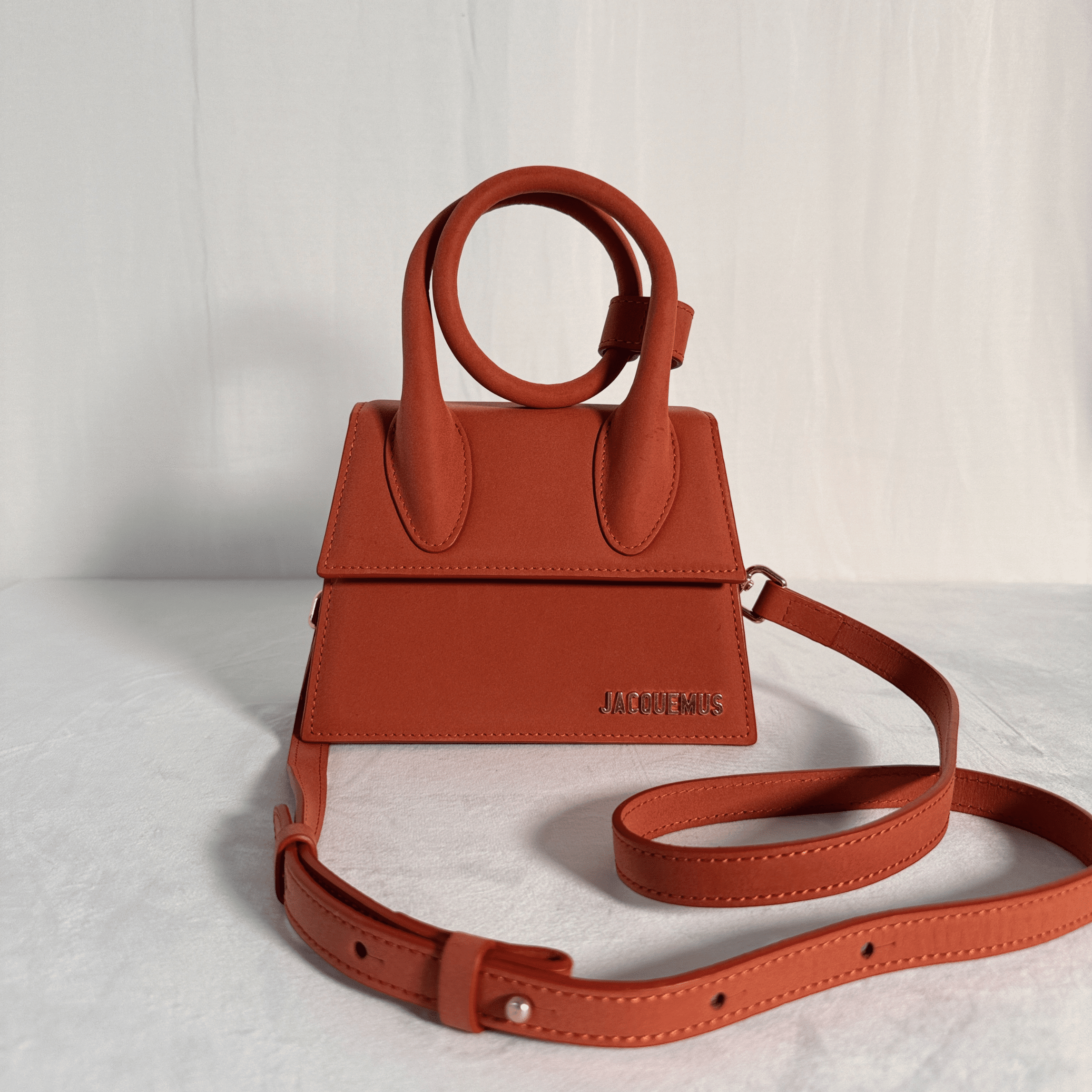 SAC JACQUEMUS LE CHIQUITO NOEUD – CUIR TERRACOTTA - La Belle Boutique