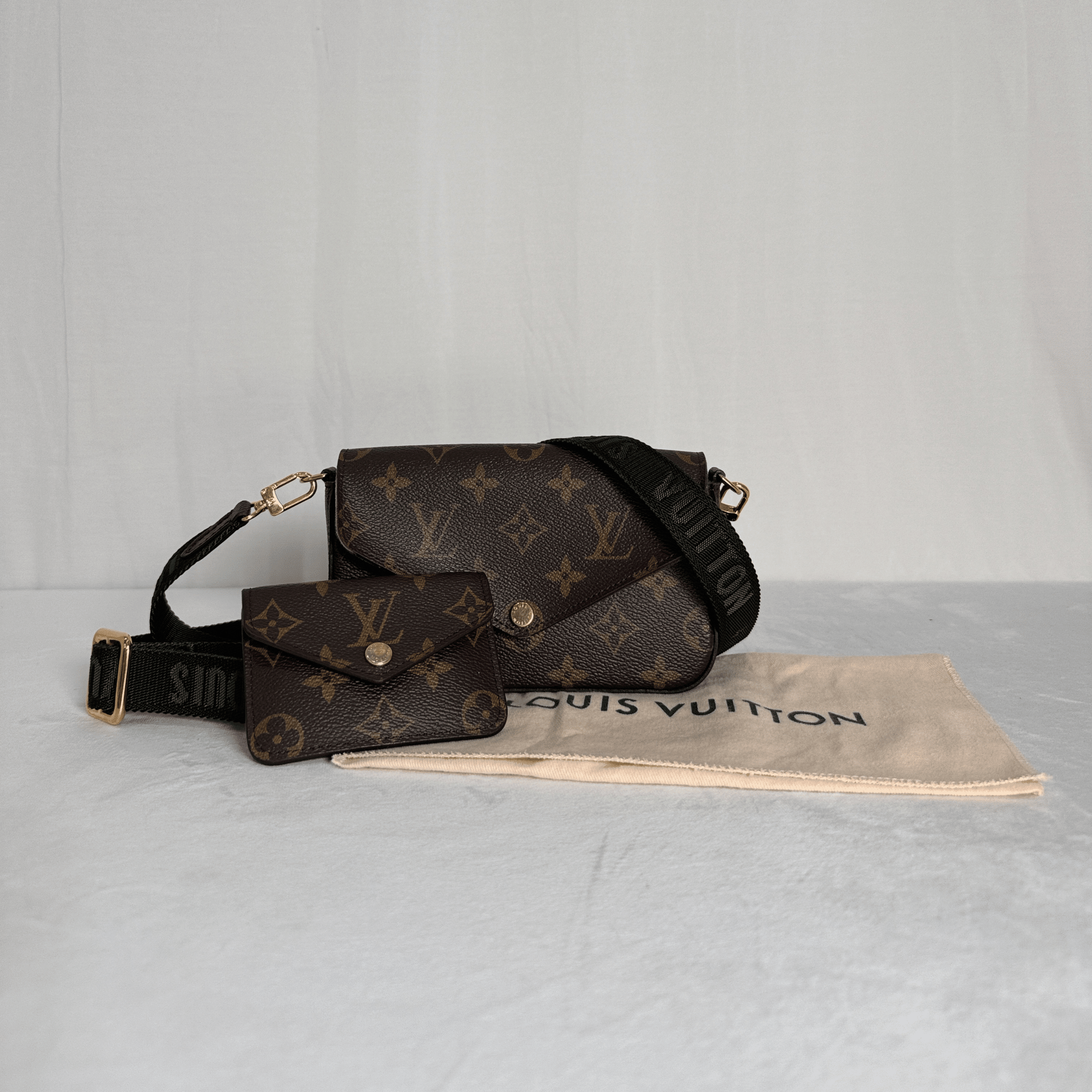 POCHETTE LOUIS VUITTON FÉLICIE STRAP & GO EN TOILE MONOGRAMME — KAKI - La Belle Boutique