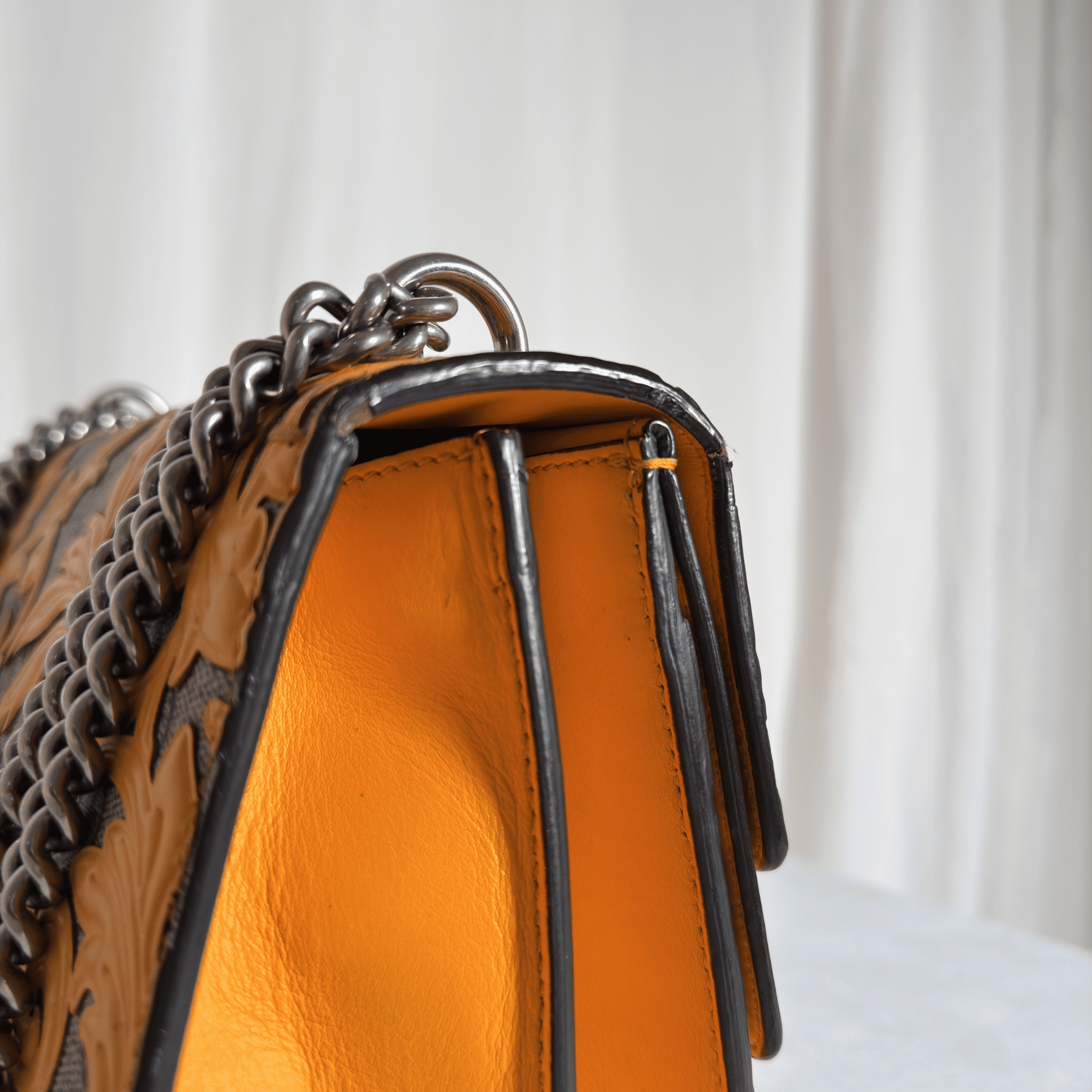 GUCCI - SAC DIONYSUS MEDIUM - TOILE GG SUPREME - ARABESQUES CUIR OCRE - ÉDITION LIMITÉE - La Belle Boutique