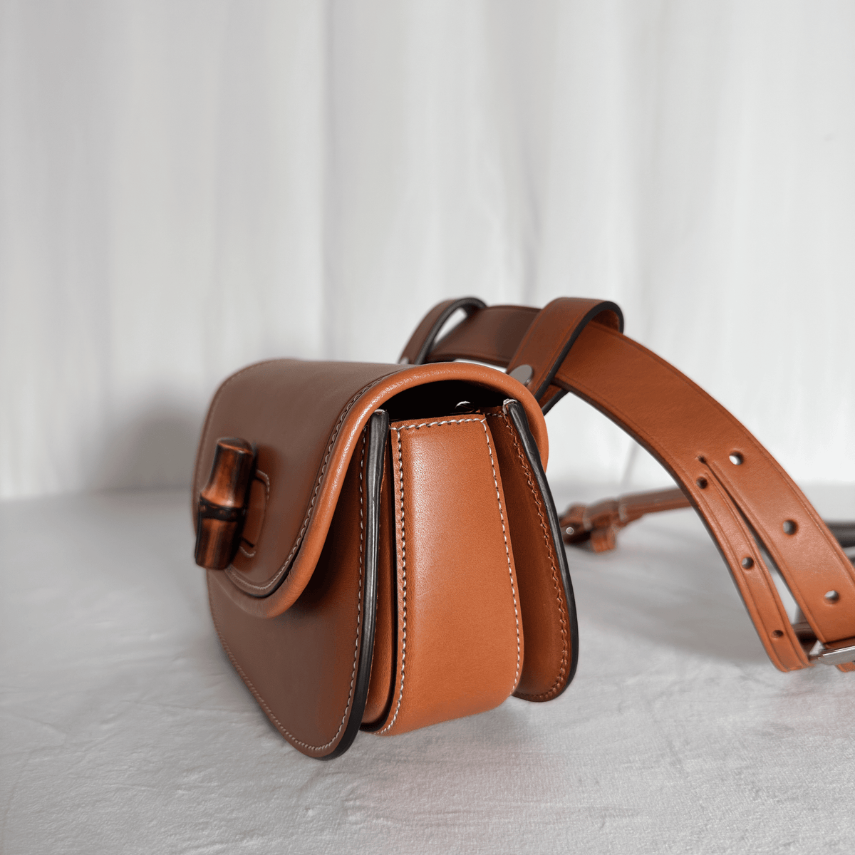 GUCCI - SAC CEINTURE BAMBOO 1947 - CUIR LISSE COGNAC - QUINCAILLERIE GUN-METAL - La Belle Boutique