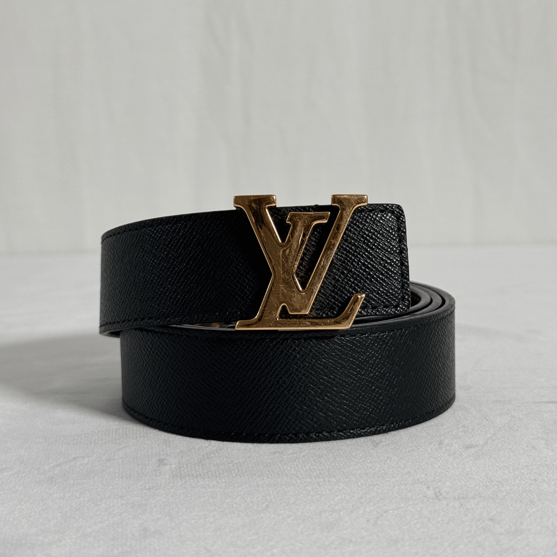 CEINTURE LOUIS VUITTON LV INITIALES REVERSIBLE 40 MM NOIR/MONOGRAM - La Belle Boutique