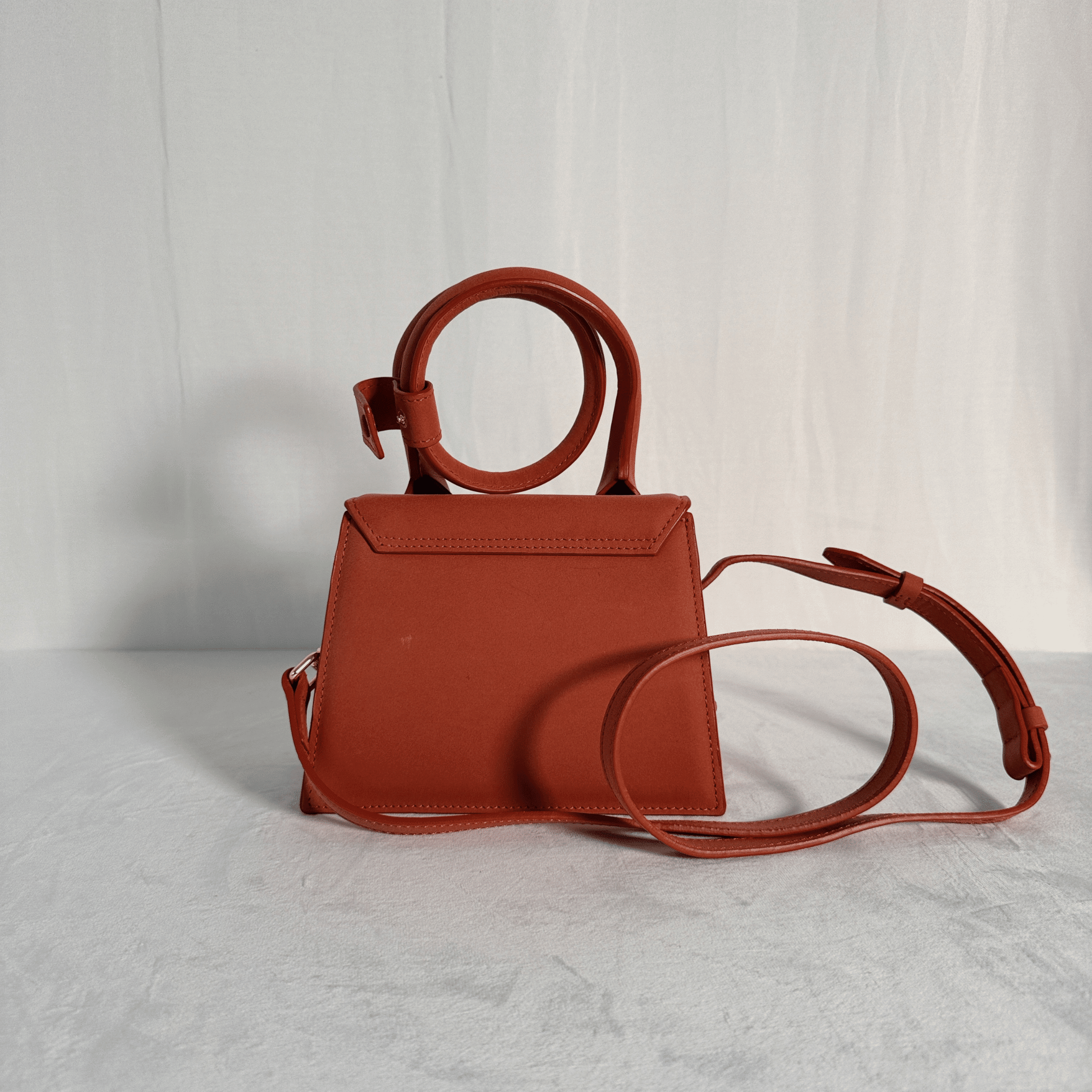 SAC JACQUEMUS LE CHIQUITO NOEUD – CUIR TERRACOTTA - La Belle Boutique