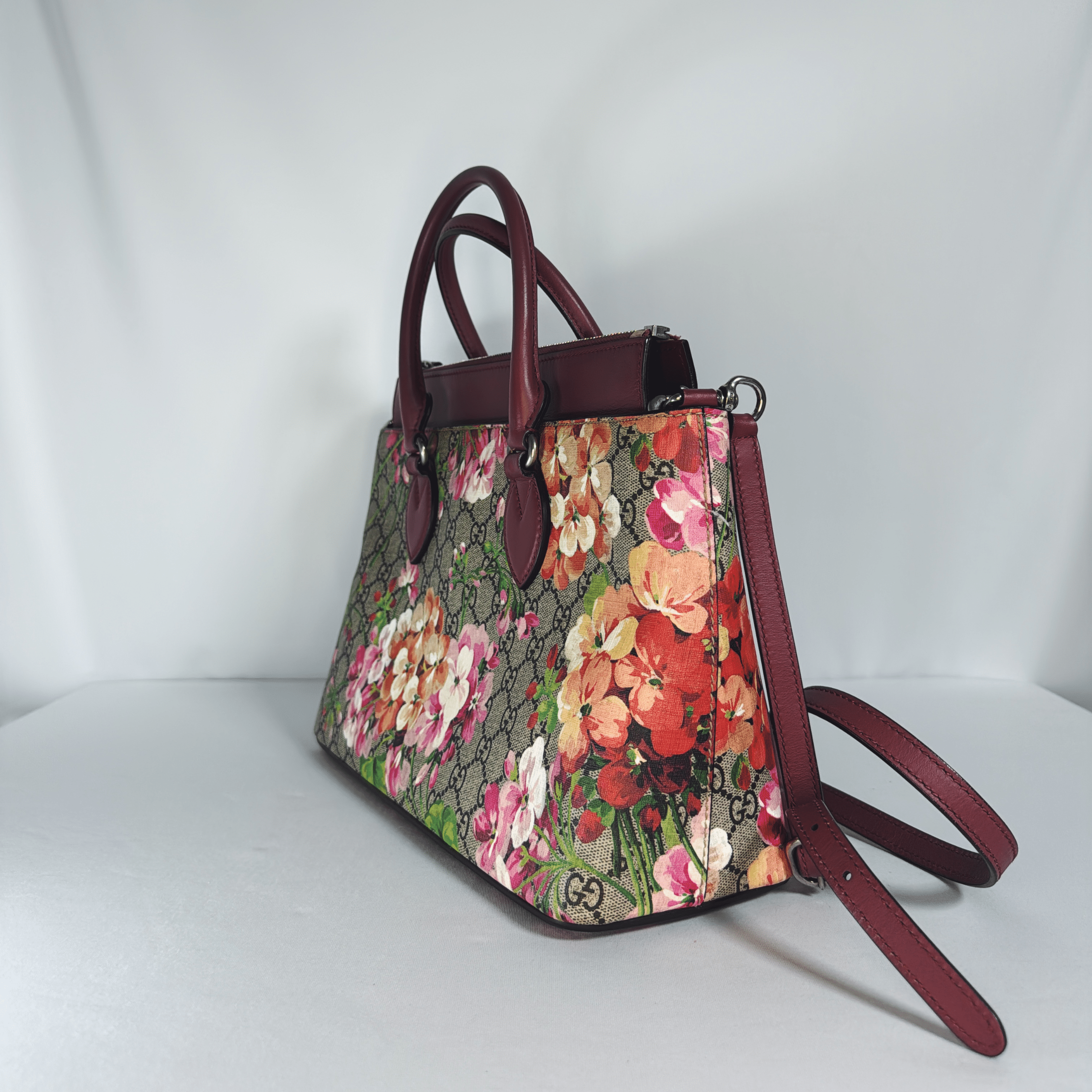 Gucci Blooms GG Canvas Tote Medium - La Belle Boutique