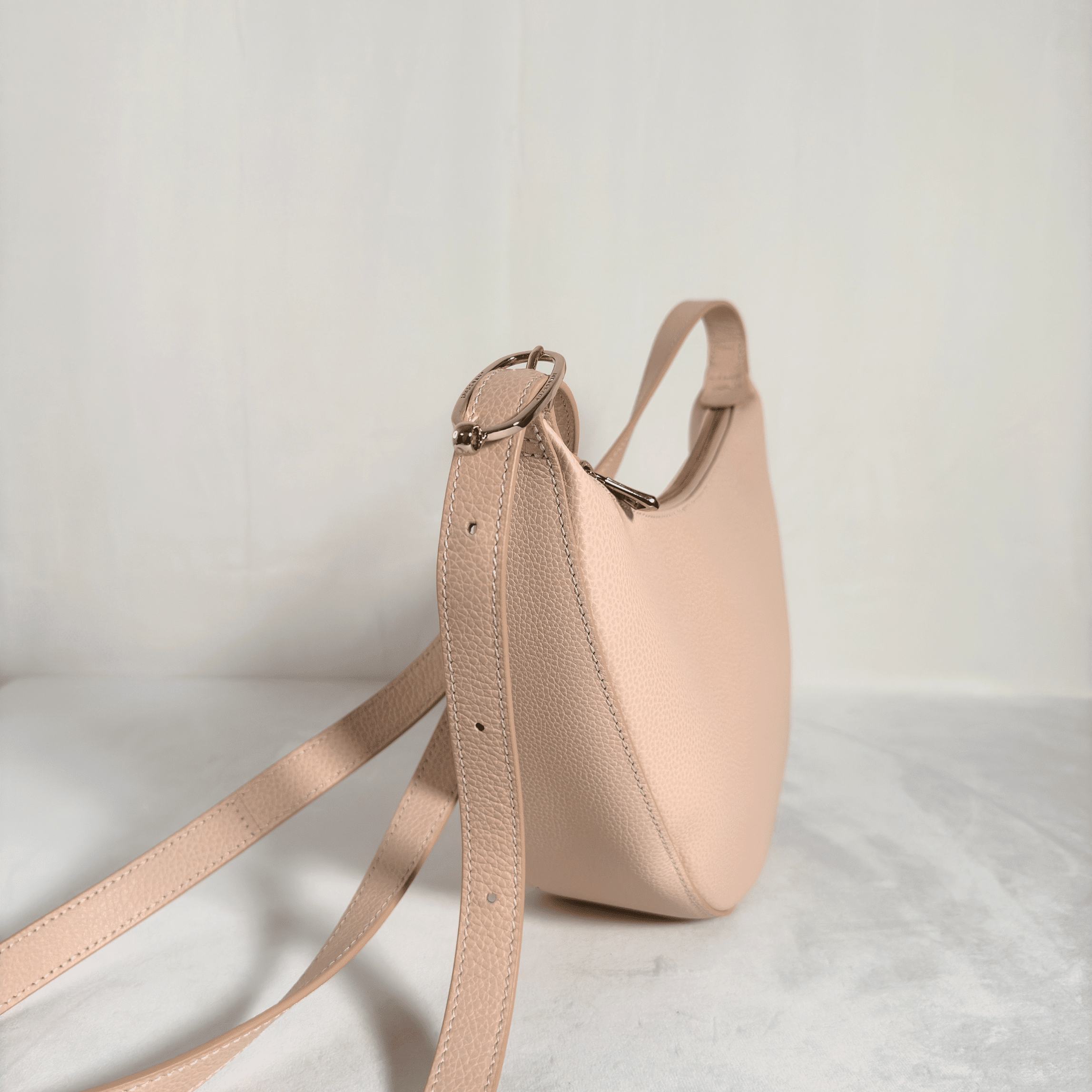 SAC BANDOULIERE LONGCHAMP LE FOULONNE - DEMI LUNE S - NUDE/GREGE - La Belle Boutique