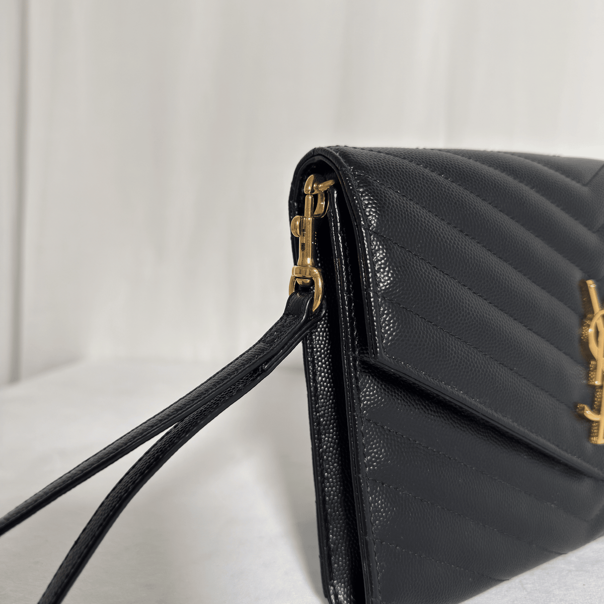 SAINT LAURENT - POCHETTE CASSANDRE MATELASSÉ - CUIR GRAIN DE POUDRE NOIR - La Belle Boutique