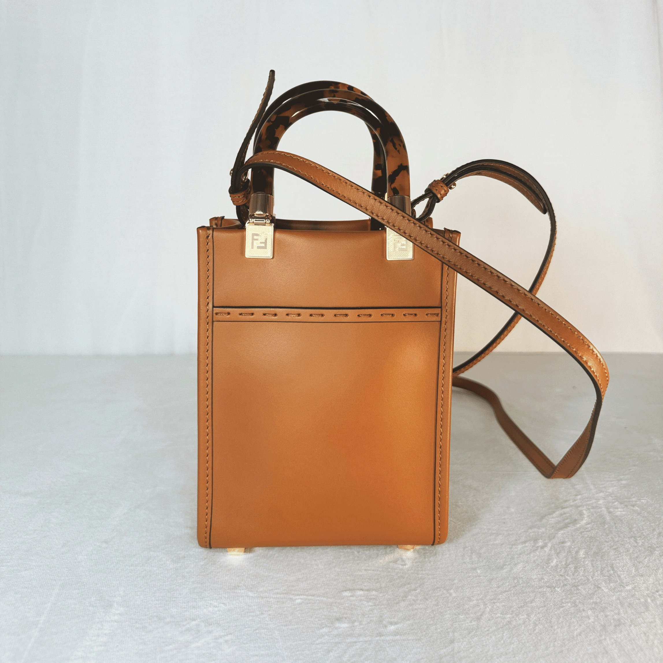 SAC FENDI SUNSHINE MINI SHOPPER EN CUIR CAMEL - La Belle Boutique