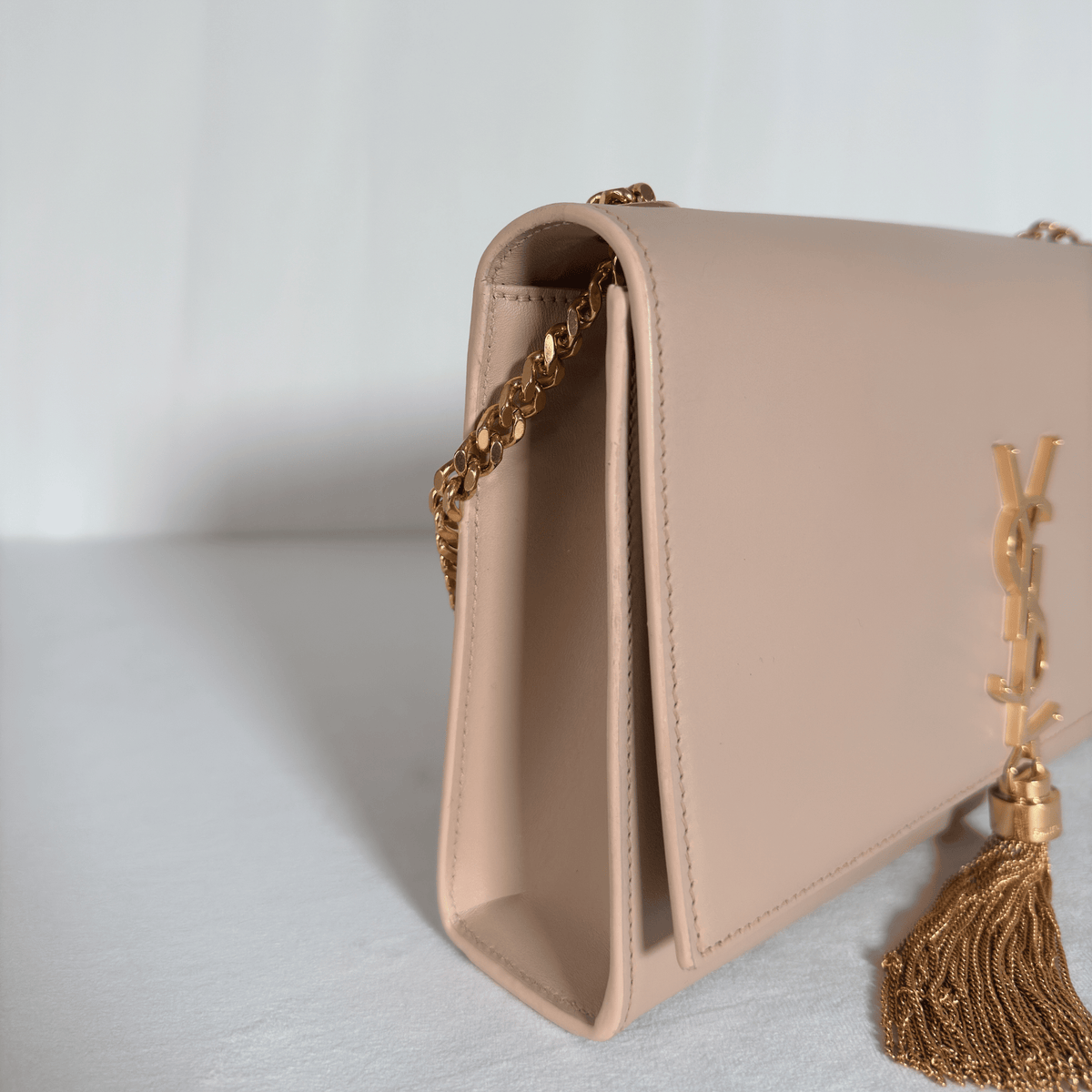 SAINT LAURENT - KATE MEDIUM TASSEL - CUIR LISSE NUDE ROSE POUDRÉ