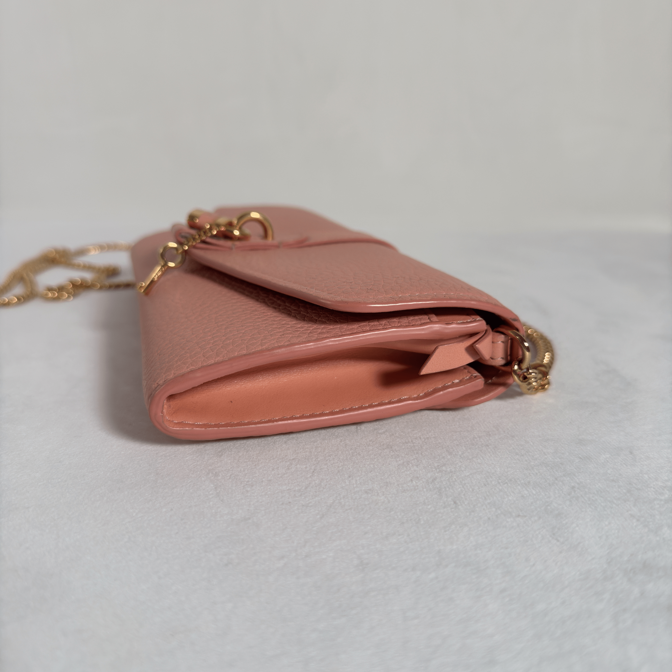 POCHETTE WALLET ON CHAIN CHLOE ABY - CUIR GRAINE VIEUX ROSE - La Belle Boutique