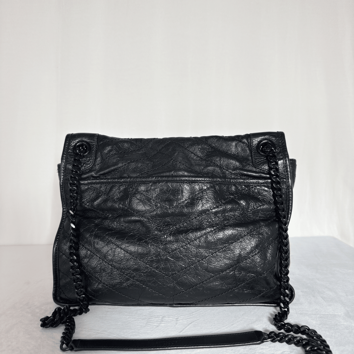 SAINT LAURENT - NIKI MEDIUM - CUIR VIEILLI NOIR - BIJOUTERIE ALL BLACK - La Belle Boutique