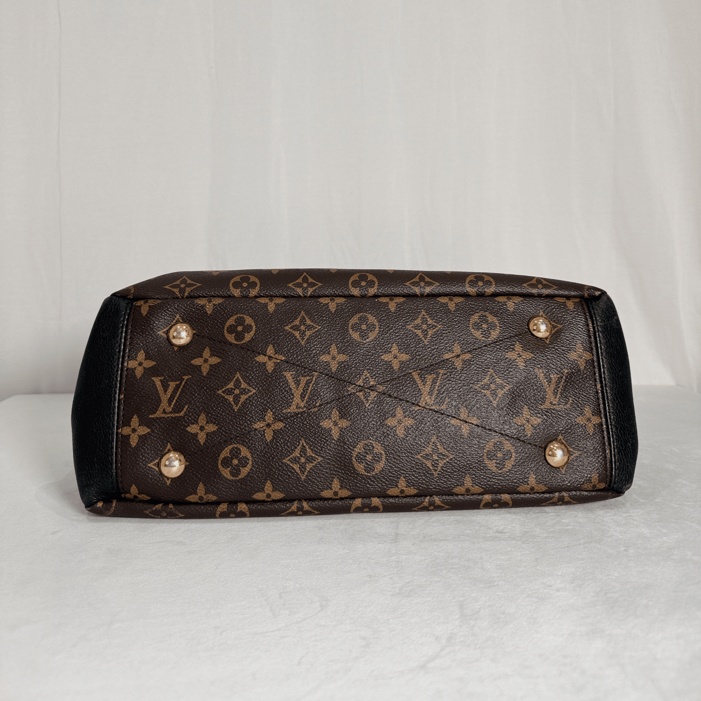 SAC LOUIS VUITTON PALLAS MM EN TOILE MONOGRAMME ET CUIR NOIR - La Belle Boutique