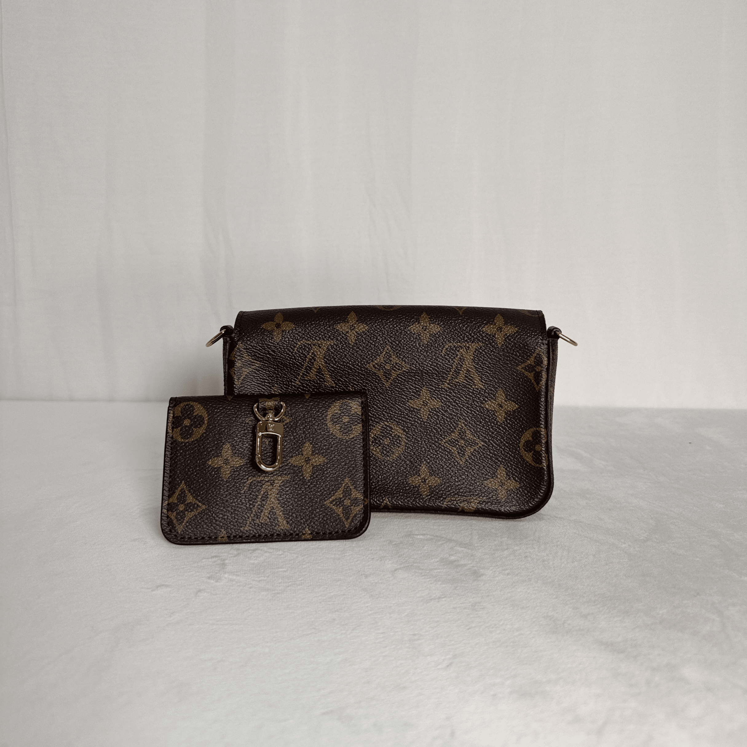 POCHETTE LOUIS VUITTON FÉLICIE STRAP & GO EN TOILE MONOGRAMME — KAKI - La Belle Boutique