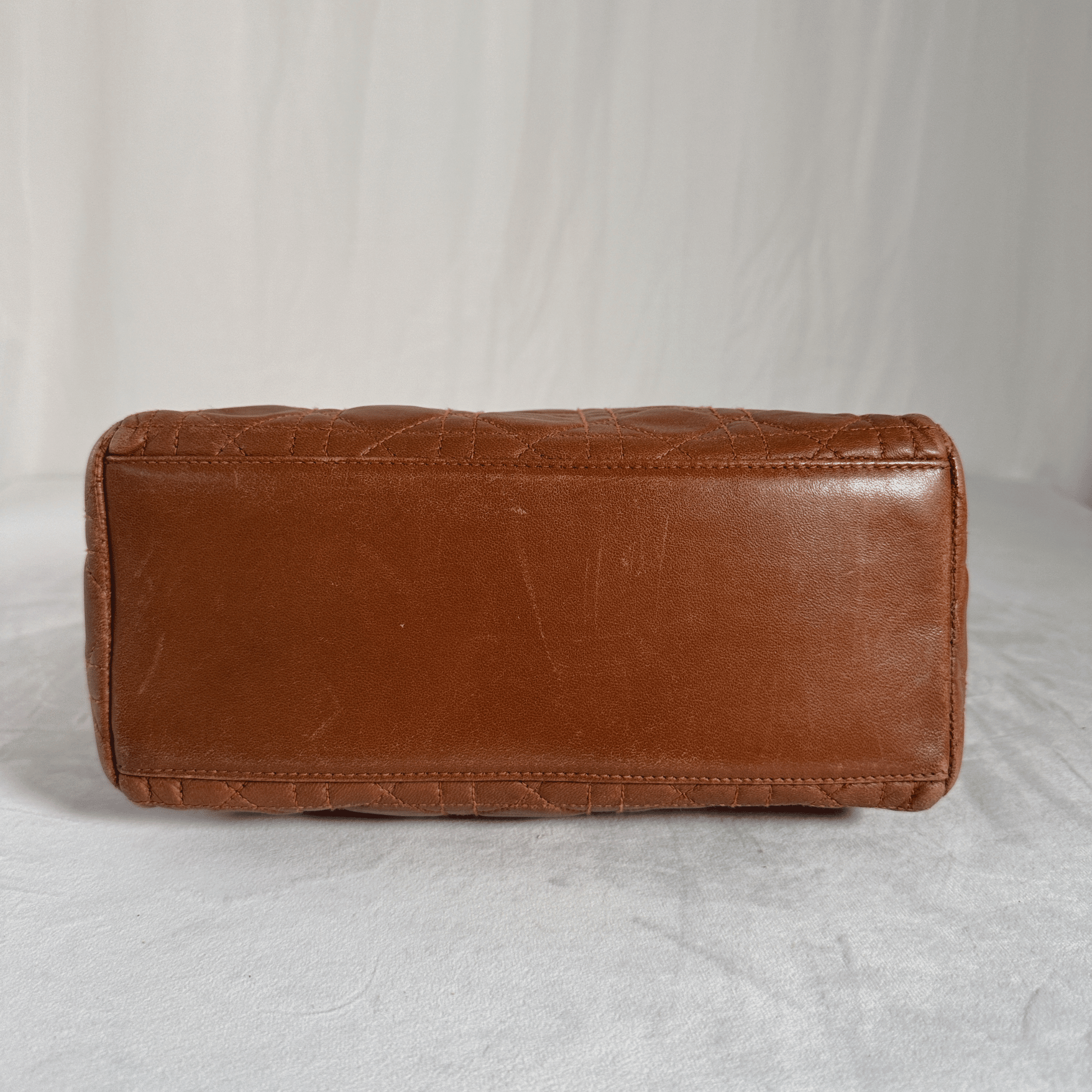 SAC CHRISTIAN DIOR LADY DIOR - CUIR AGNEAU CANNAGE CAMEL - La Belle Boutique