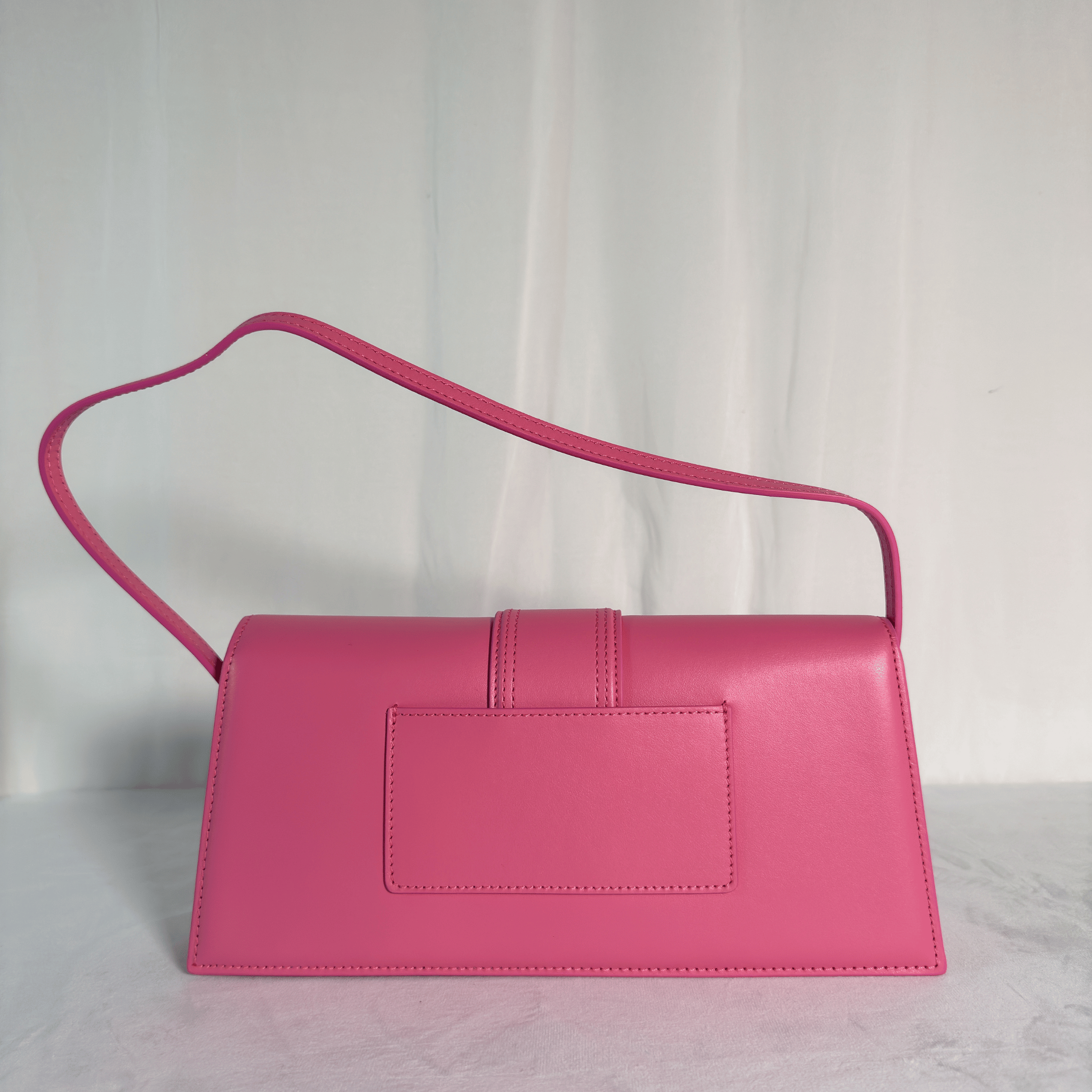 JACQUEMUS - SAC LE BAMBINO LONG - CUIR LISSE ROSE FUCHSIA