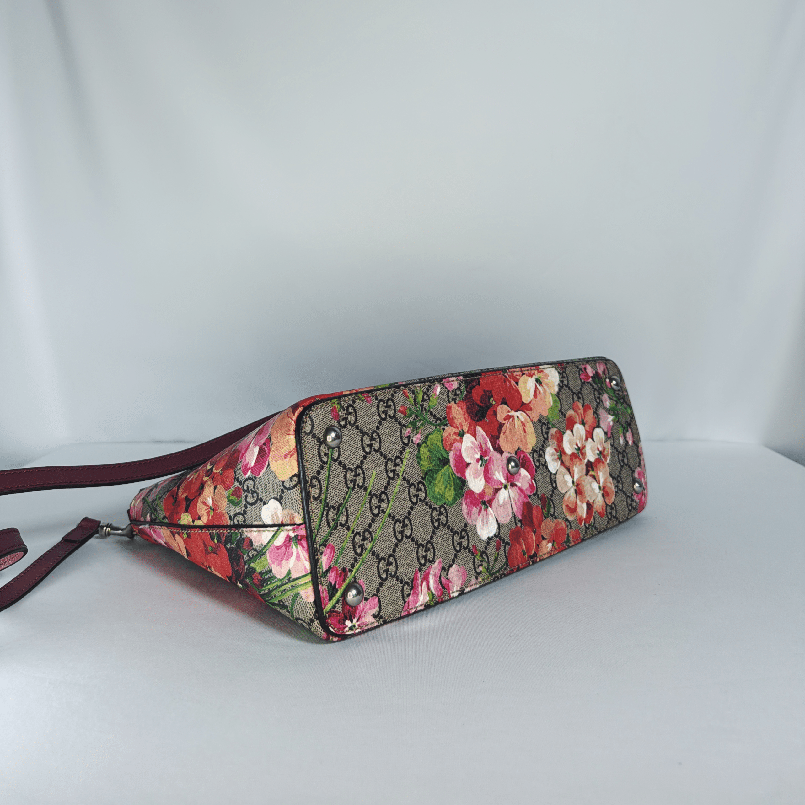 Gucci Blooms GG Canvas Tote Medium - La Belle Boutique