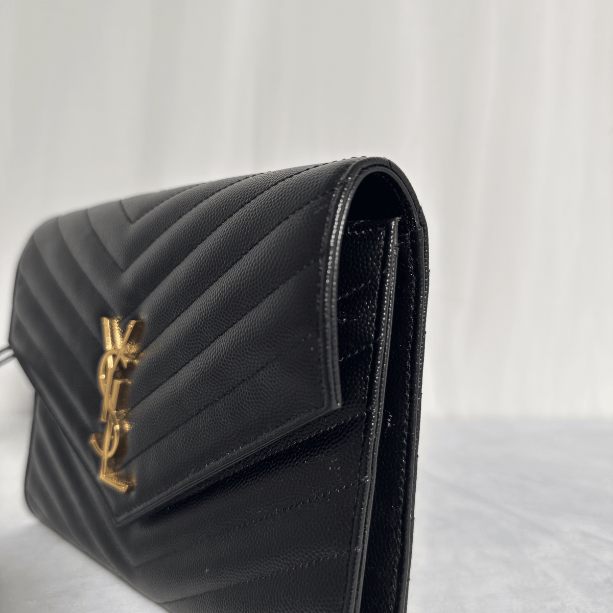 SAINT LAURENT - POCHETTE CASSANDRE MATELASSÉ - CUIR GRAIN DE POUDRE NOIR - La Belle Boutique