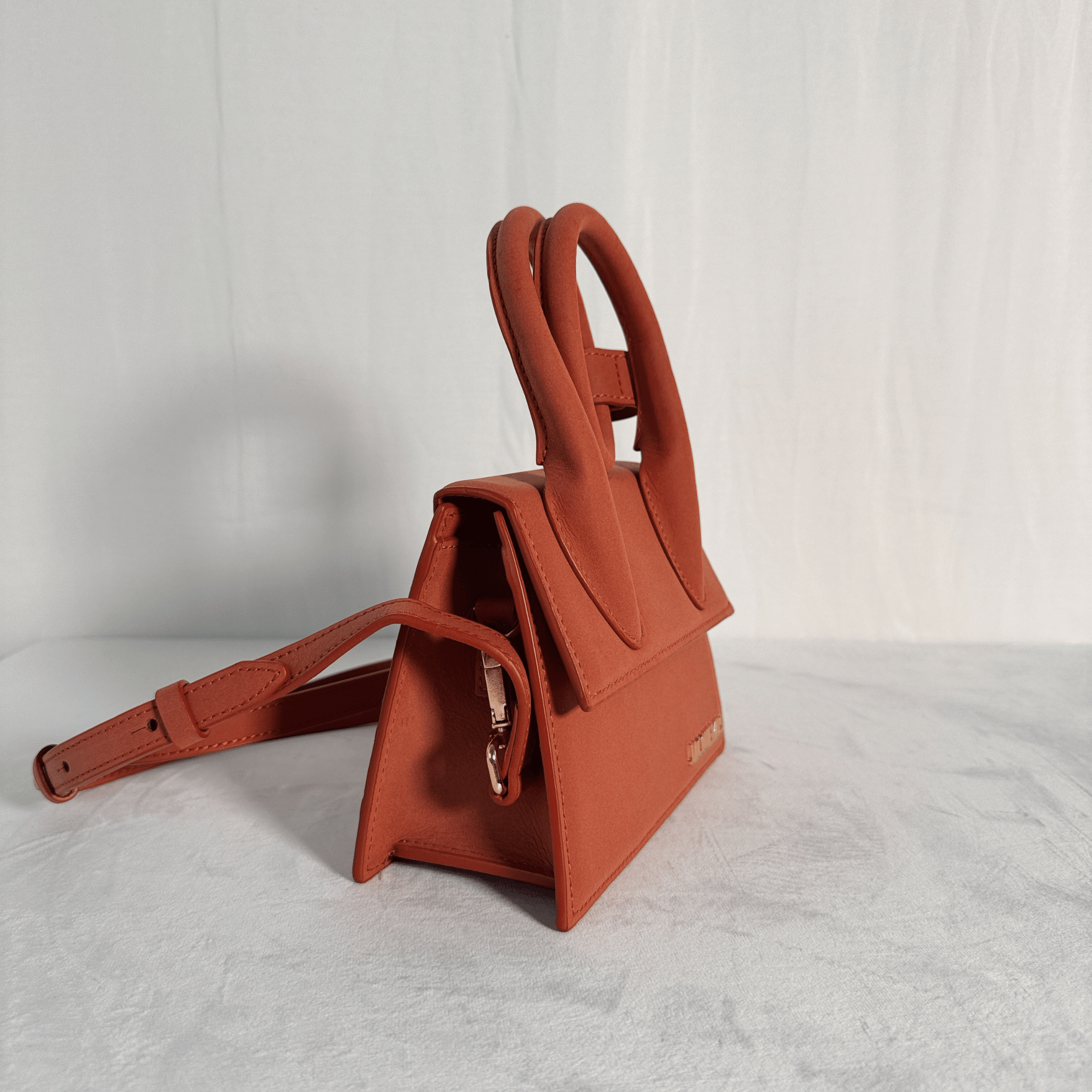 SAC JACQUEMUS LE CHIQUITO NOEUD – CUIR TERRACOTTA - La Belle Boutique