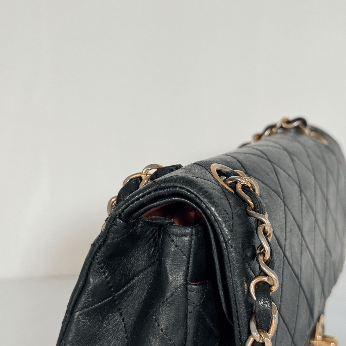 CHANEL - CLASSIQUE TIMELESS SMALL 23 - CUIR AGNEAU NOIR - QUINCAILLERIE DORÉE - La Belle Boutique