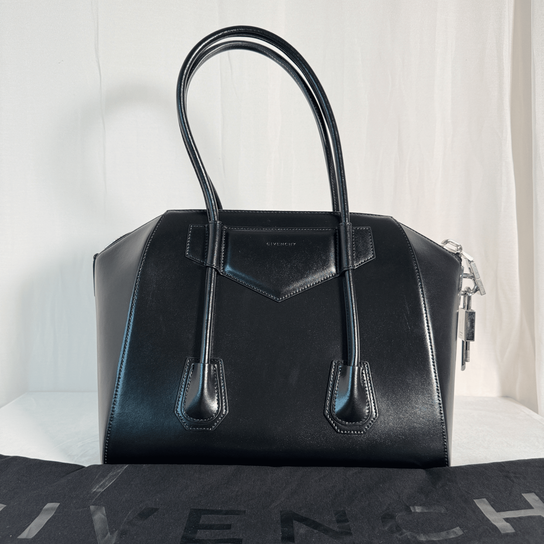 SAC GIVENCHY ANTIGONA SHOPPER LARGE - CUIR BOX NOIR - La Belle Boutique