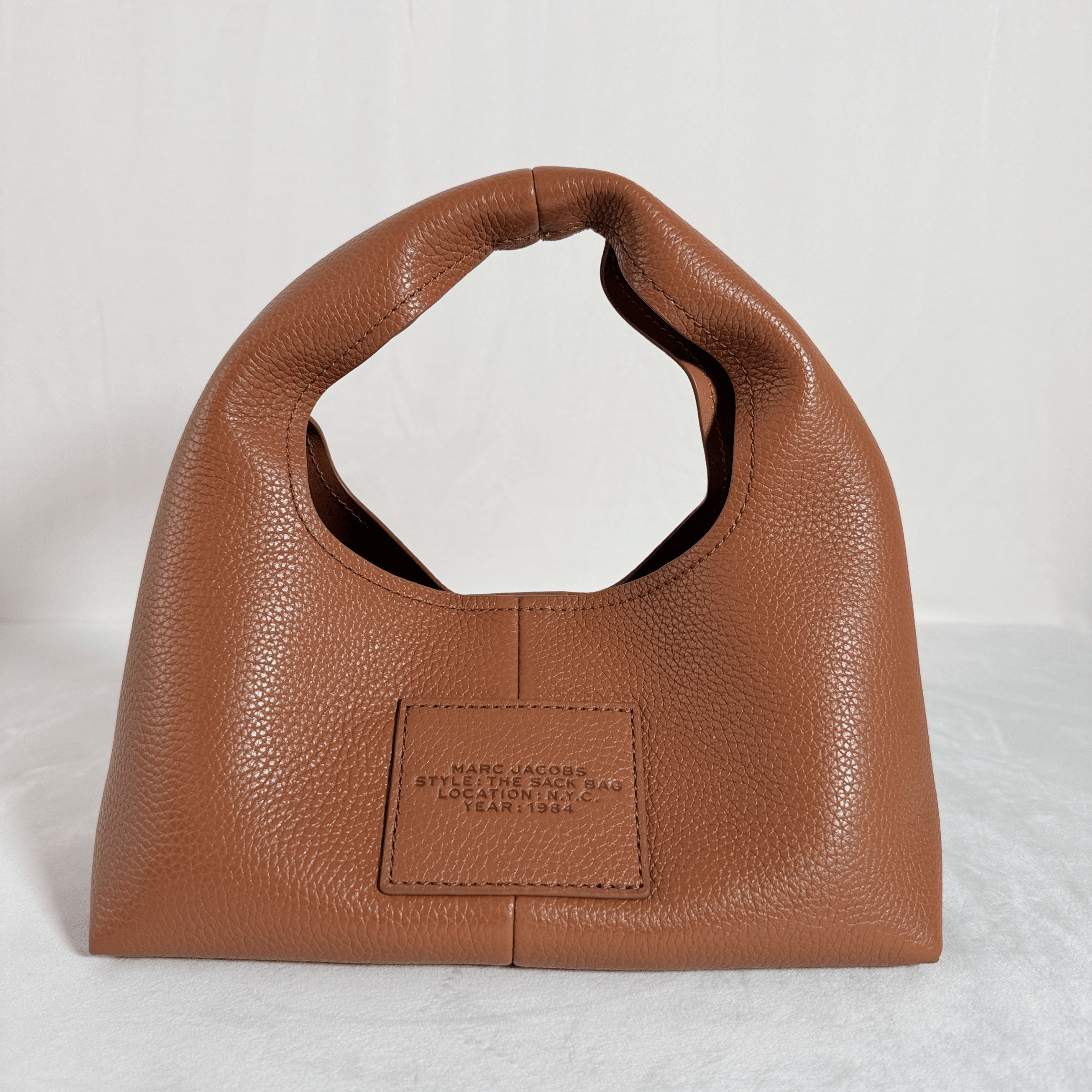 SAC MARC JACOBS THE MINI SACK BAG - CUIR GRAINE CAMEL - La Belle Boutique