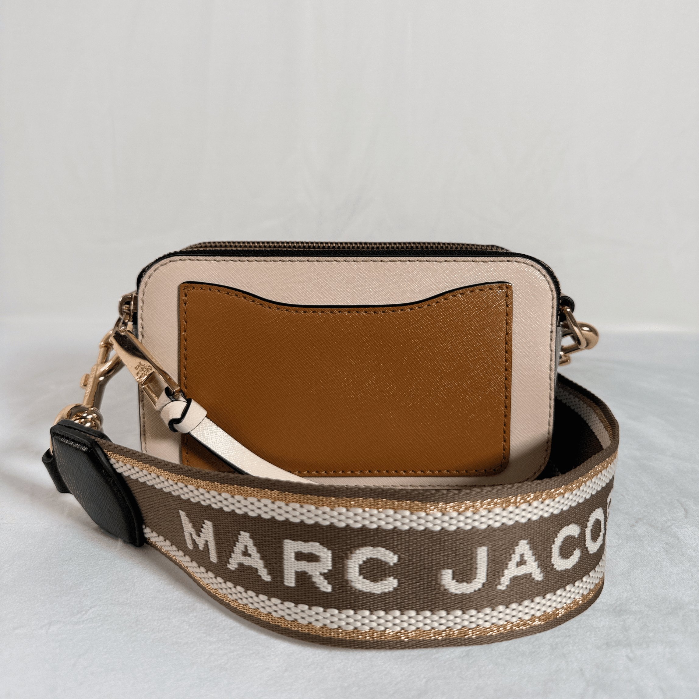 SAC MARC JACOBS THE SNAPSHOT – CUIR SAFFIANO TRICOLORE ROSE POUDRE/ VERT MENTHE / CAMEL - La Belle Boutique