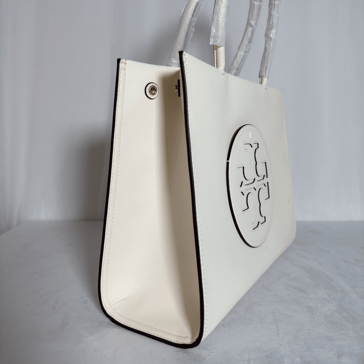 TORY BURCH - SAC TOTE ELLA BIO - CUIR VEGAN IVOIRE / LOGO ROND RELIEF - La Belle Boutique
