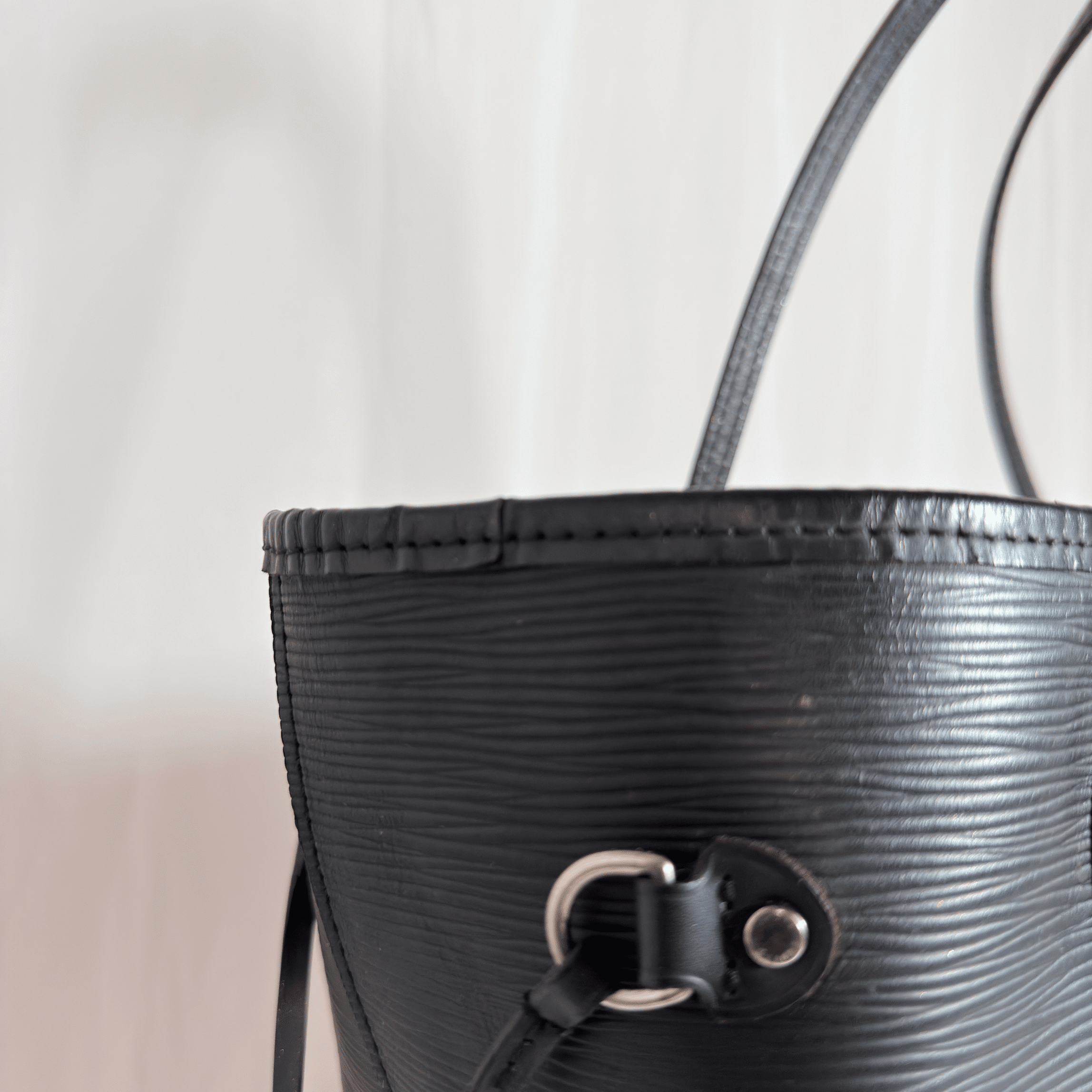 LOUIS VUITTON - NEVERFULL MM - CUIR EPI NOIR - La Belle Boutique