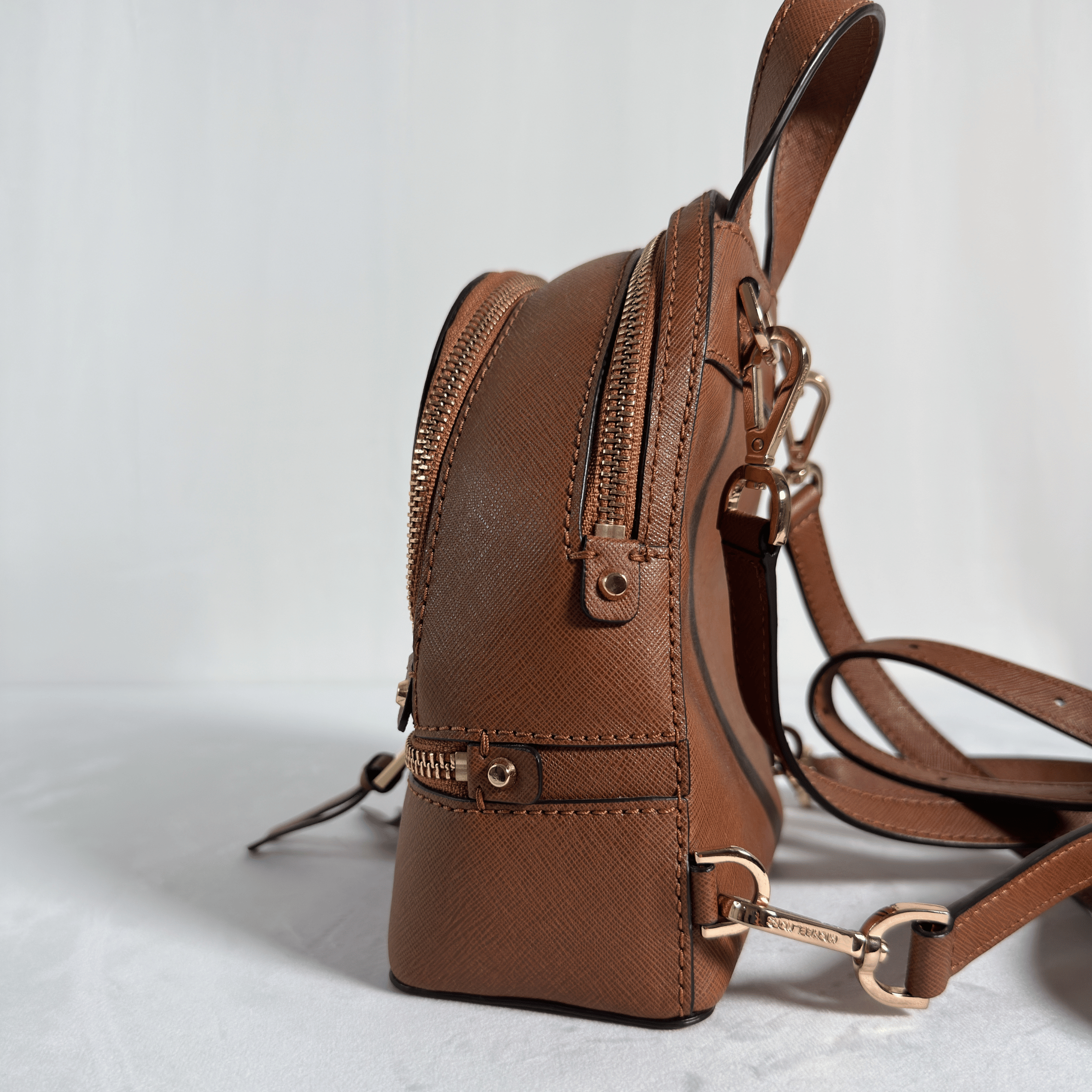 MICHAEL KORS - RHEA XTRA SMALL BACKPACK CONVERTIBLE - CUIR SAFFIANO CAMEL