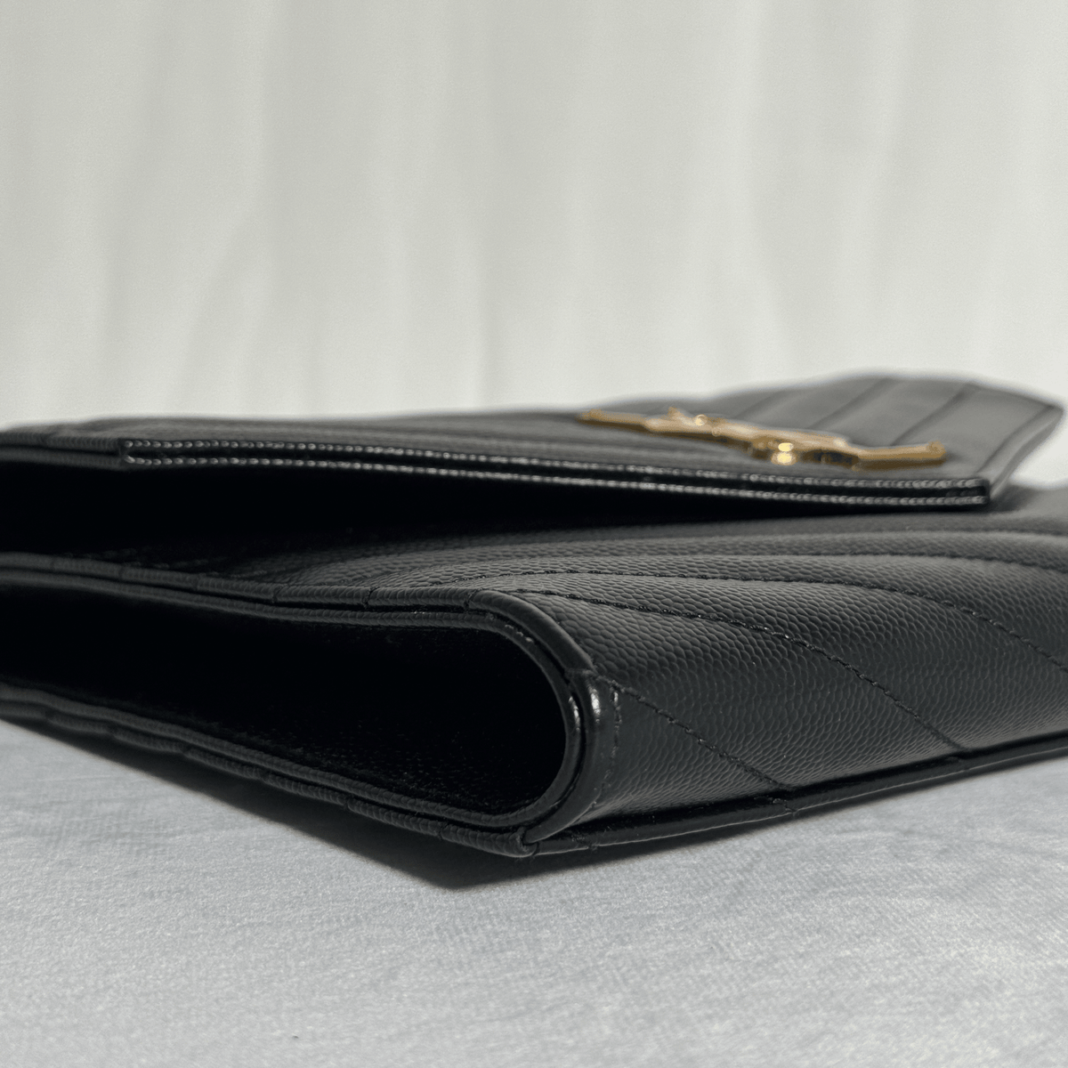 SAINT LAURENT - POCHETTE CASSANDRE MATELASSÉ - CUIR GRAIN DE POUDRE NOIR - La Belle Boutique