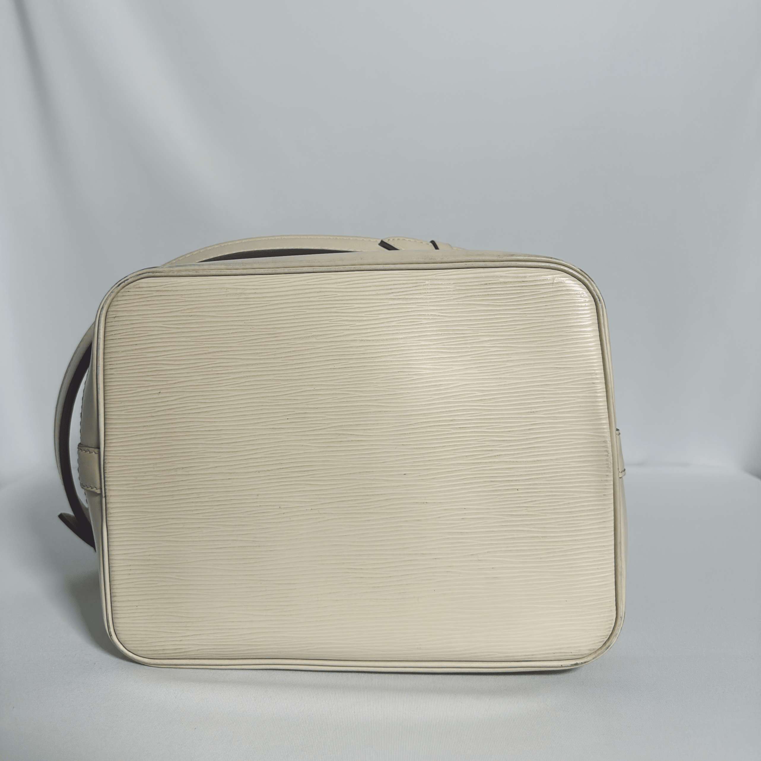 Louis Vuitton Noé GM en cuir Épi beige vanille vintage - La Belle Boutique