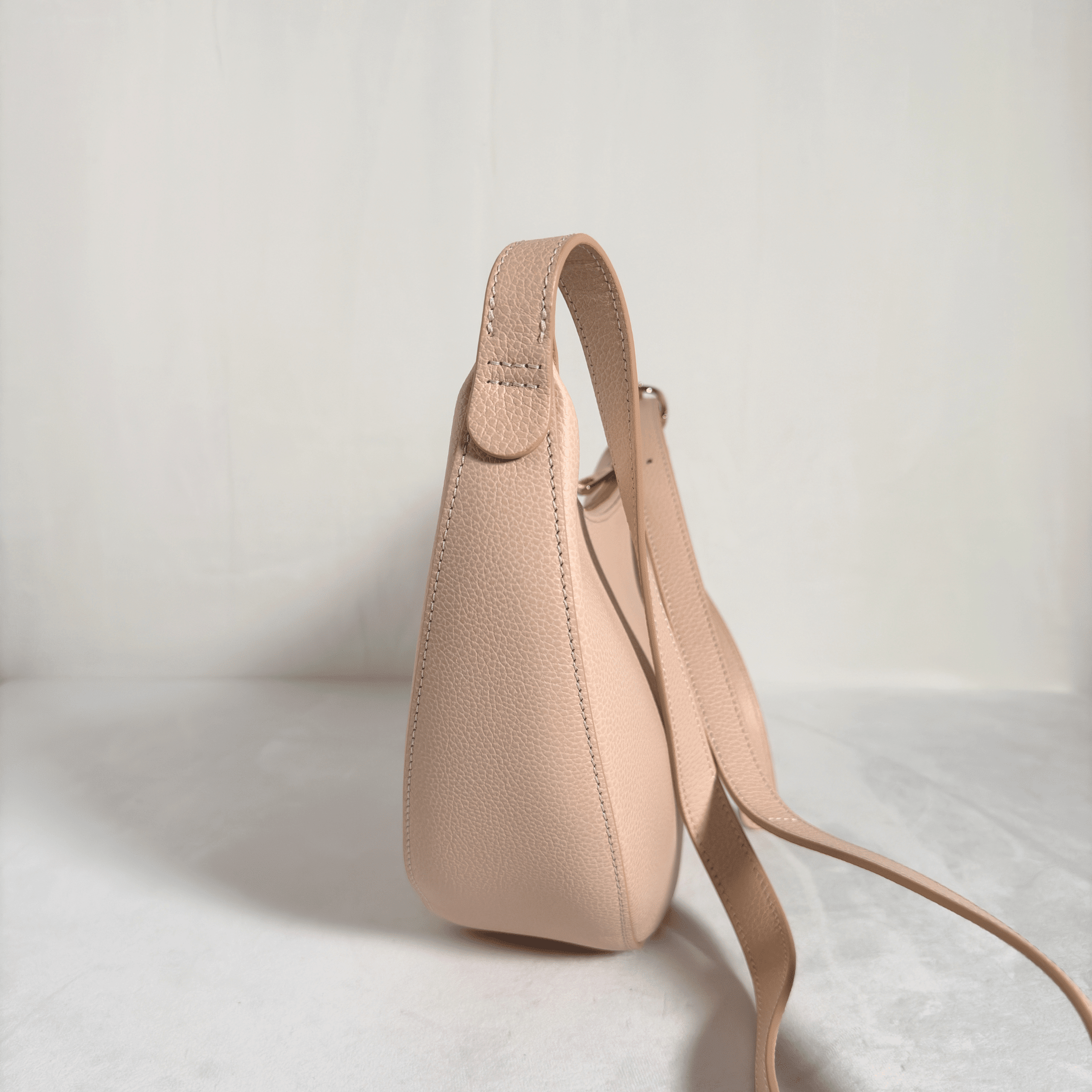 SAC BANDOULIERE LONGCHAMP LE FOULONNE - DEMI LUNE S - NUDE/GREGE - La Belle Boutique
